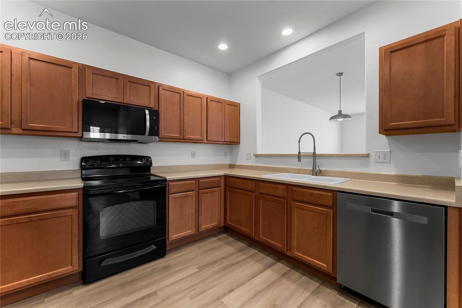 Listing photo 10 for 8140 Elk River View