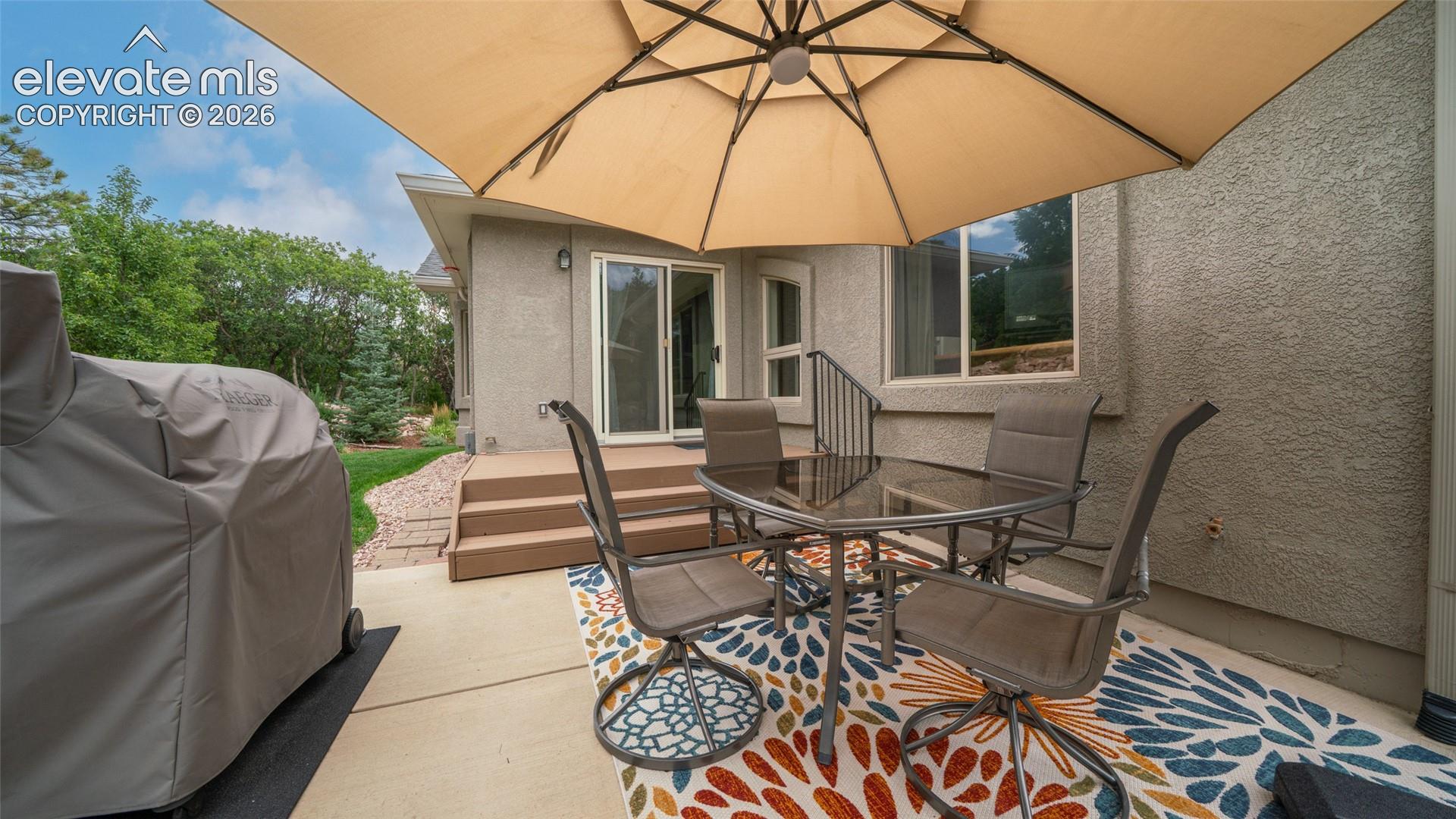 Listing photo 31 for 40 Wuthering Heights Drive