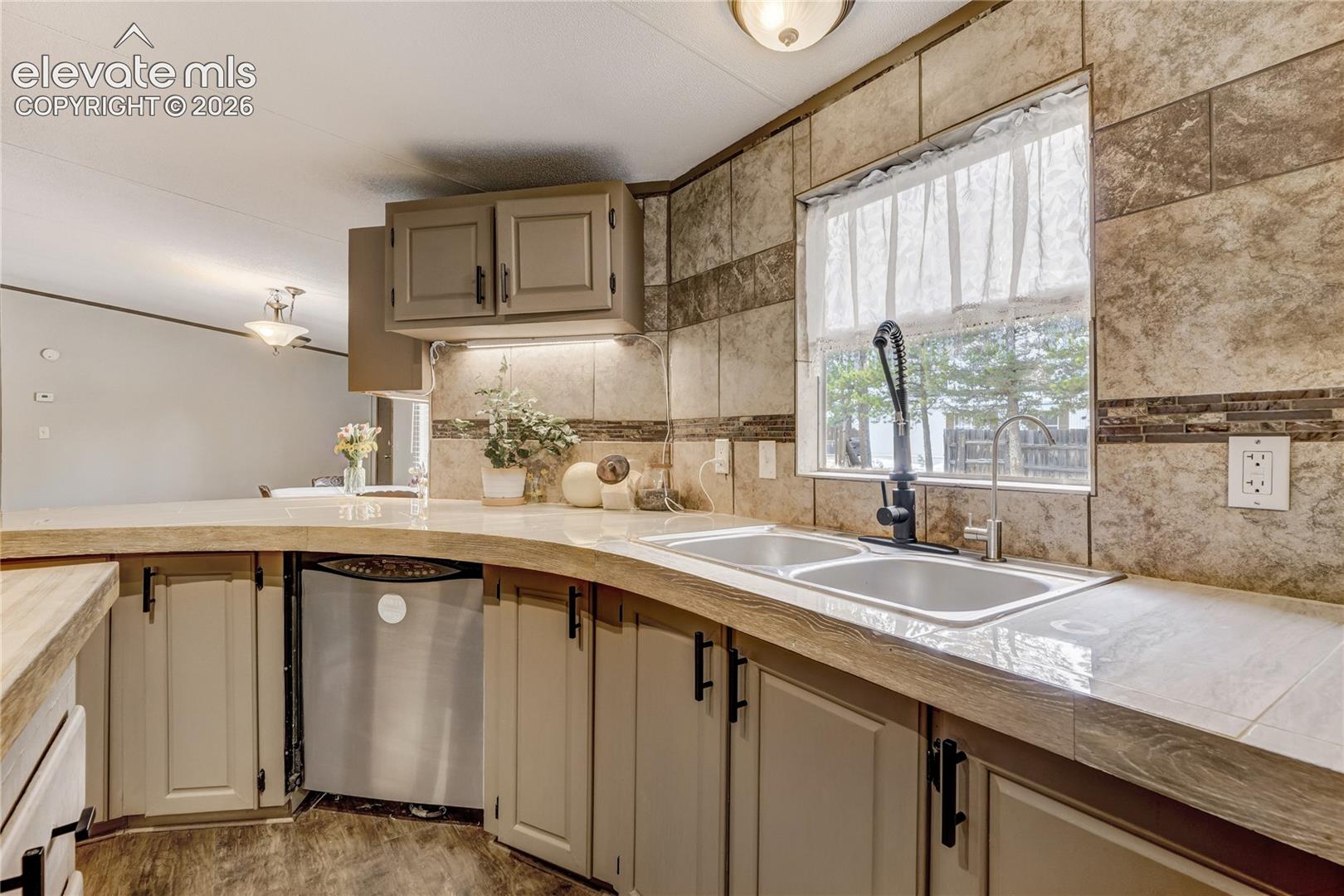784 Blossom Road, photo 12
