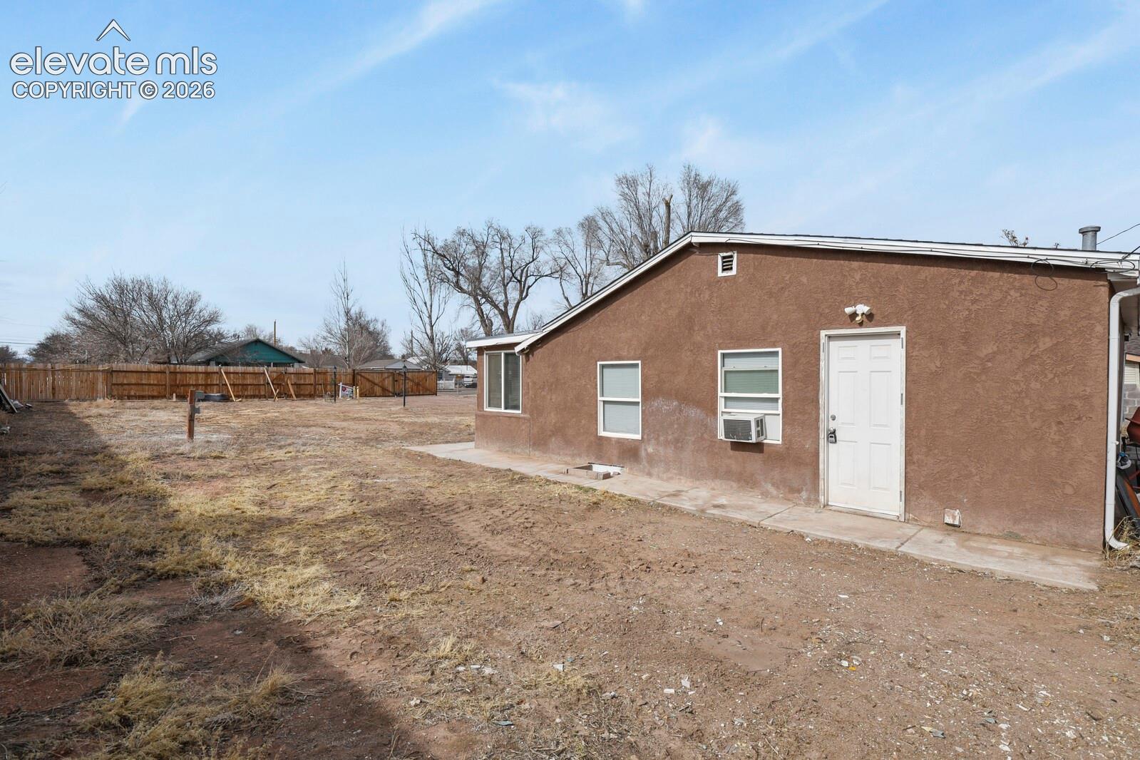 Listing photo 5 for 1640 Jackson Street