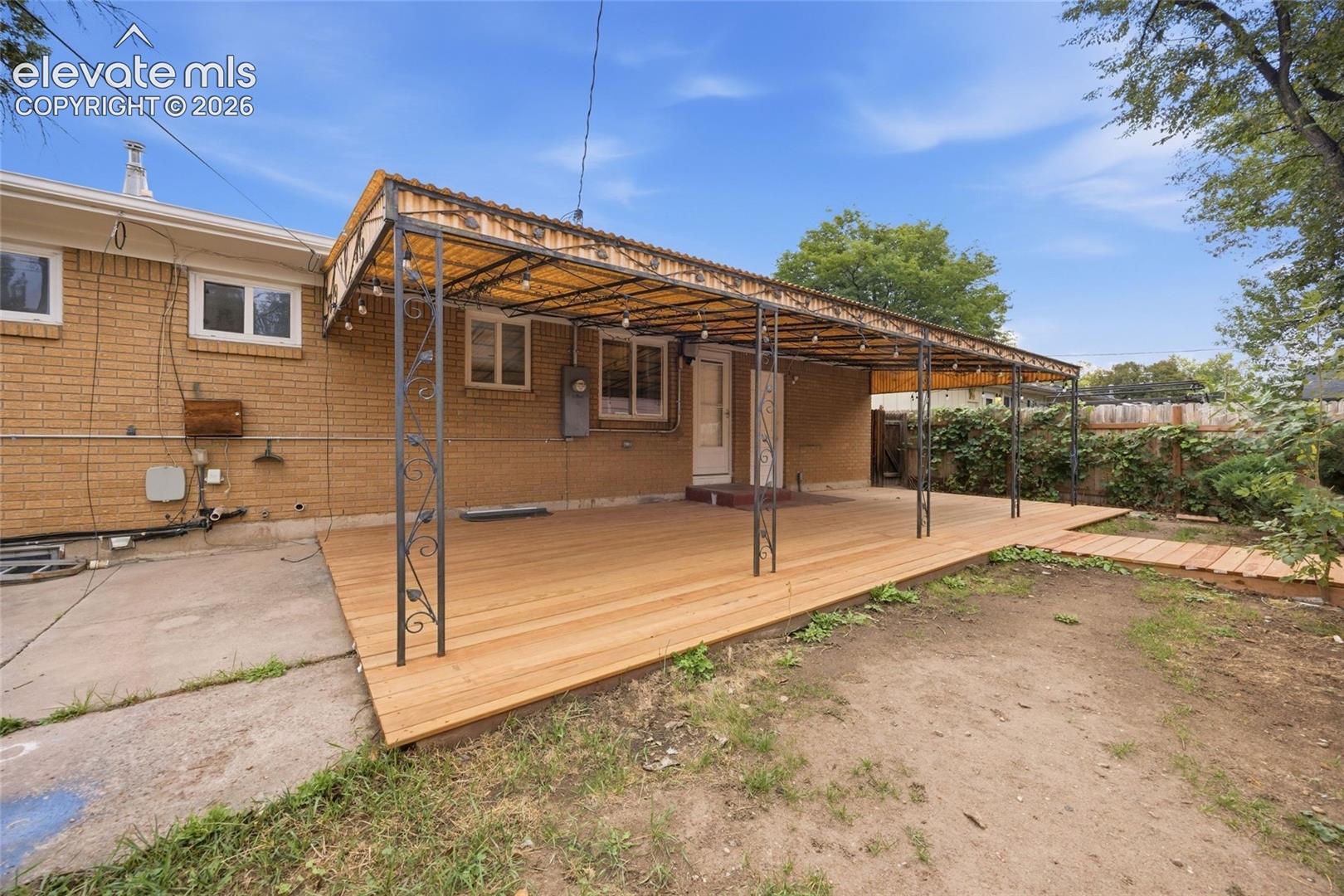 Listing photo 5 for 2826 Jon Street