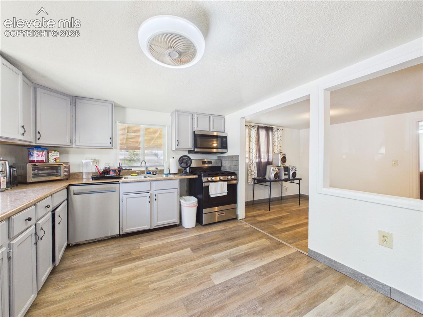 Listing photo 13 for 2805 E 16th Street