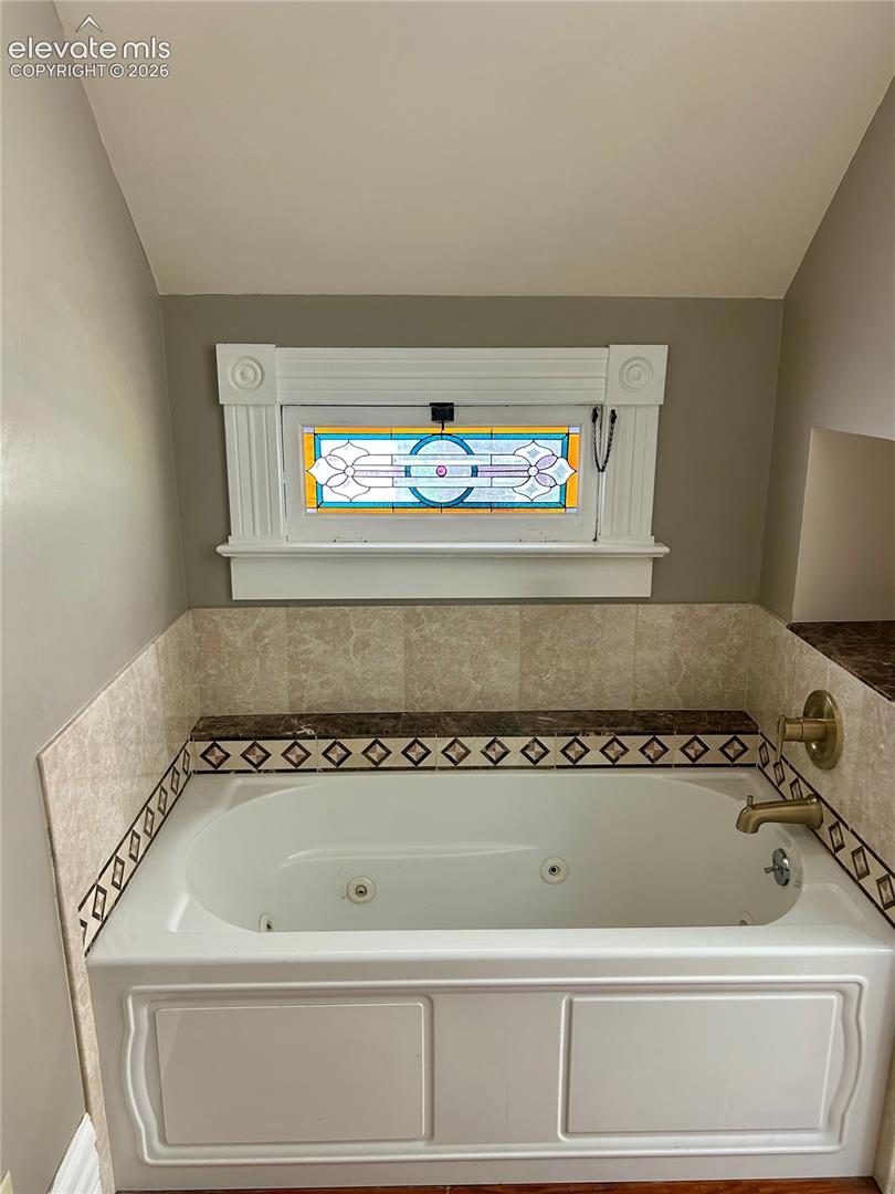 Listing photo 37 for 602 RUXTON Avenue