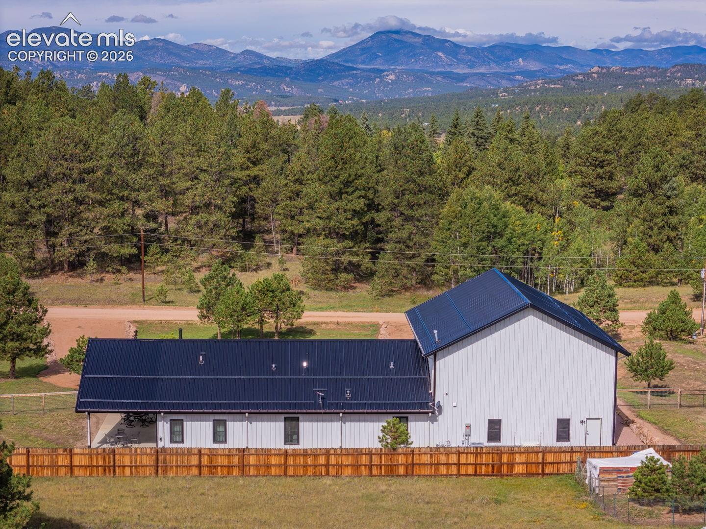 Listing photo 6 for 412 Obsidian Drive