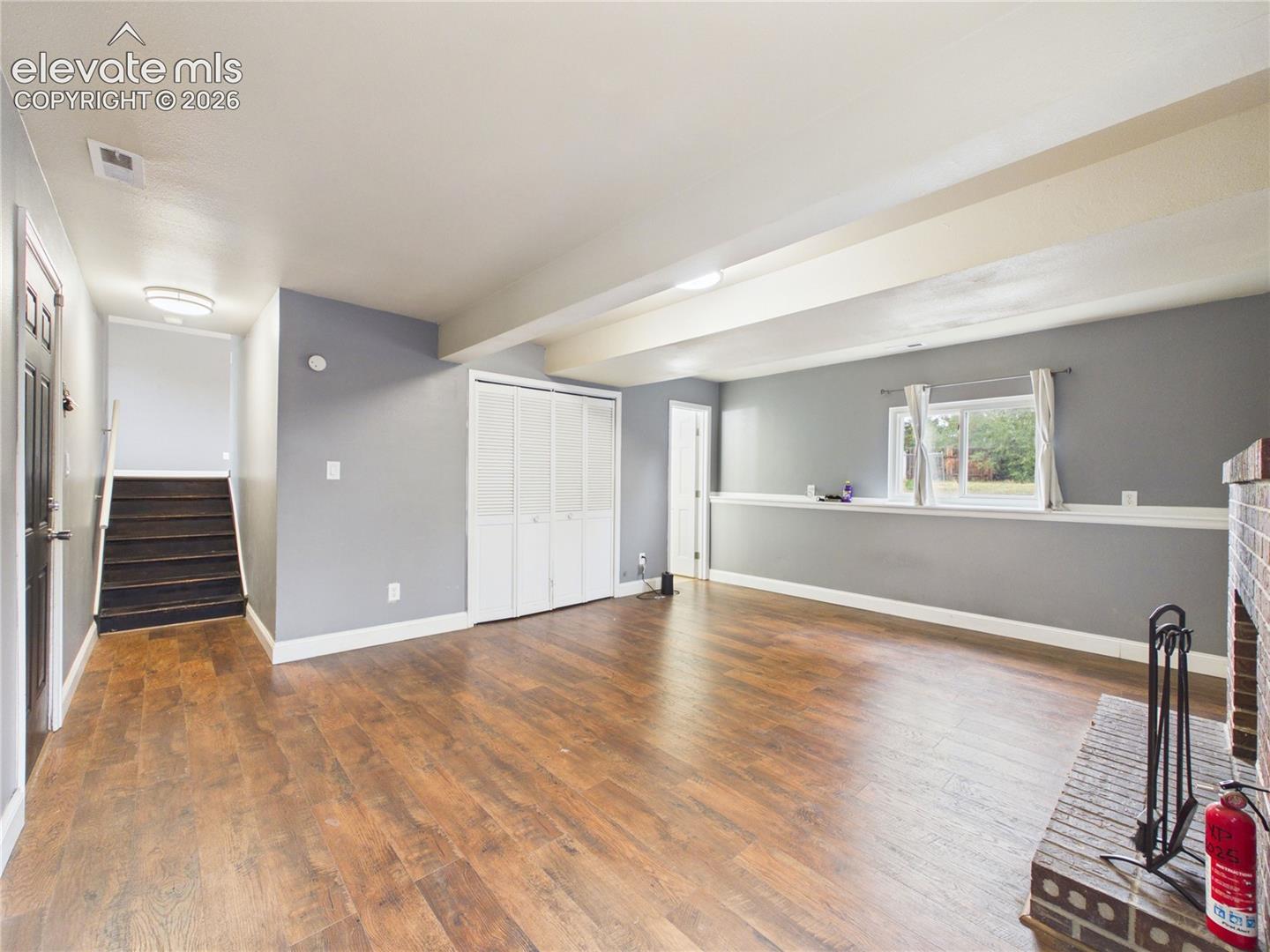 Listing photo 21 for 1945 Mineola Street