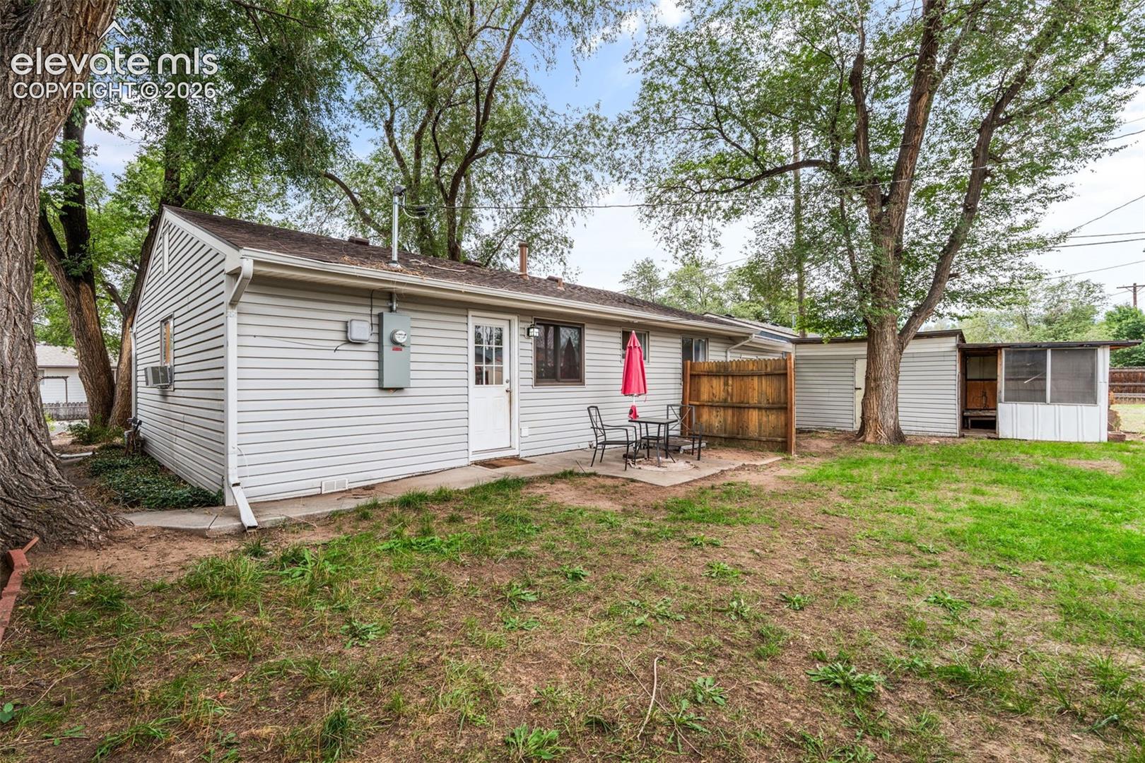 Listing photo 15 for 2505 Frontier Drive