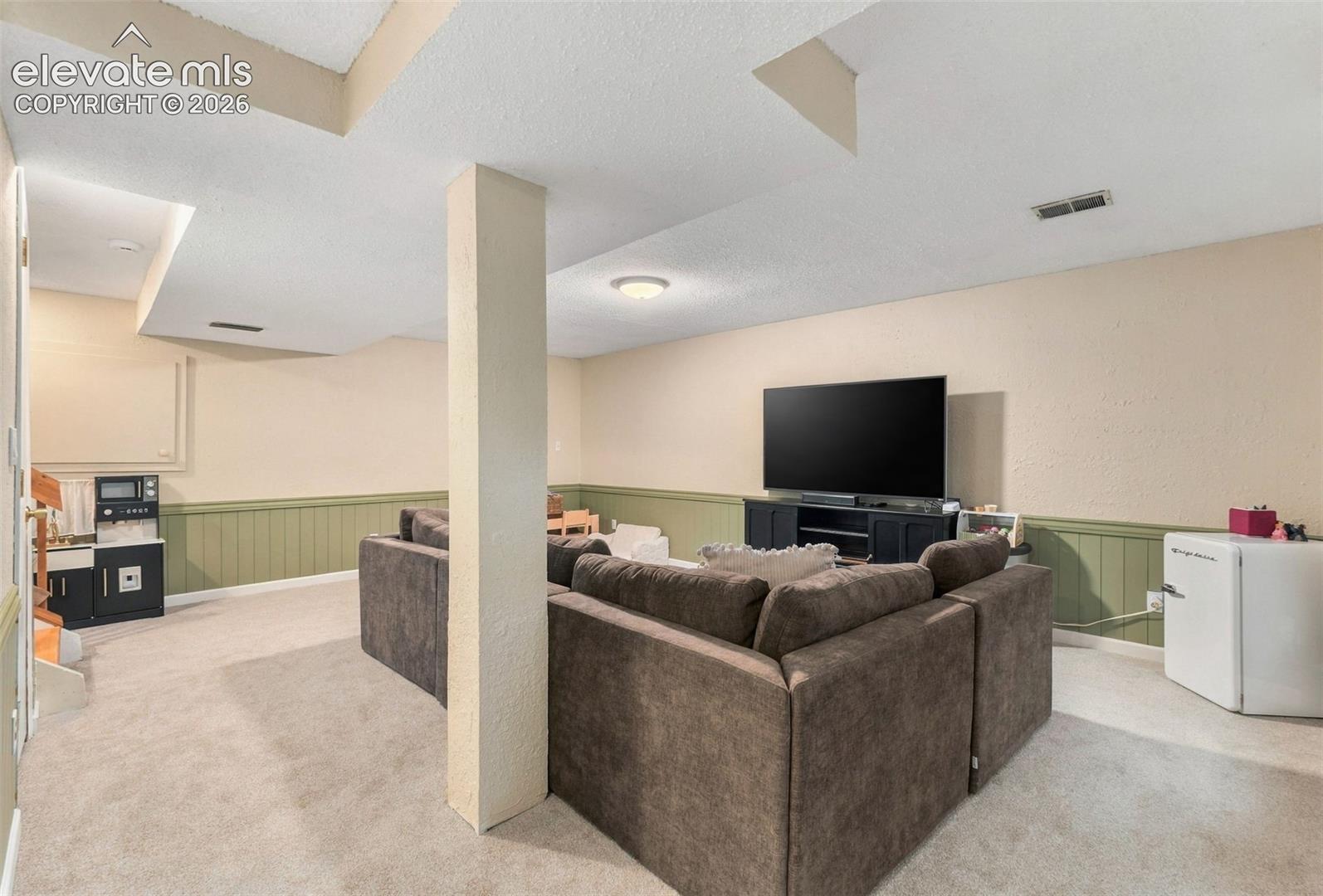 Listing photo 44 for 271 N Holcomb Circle