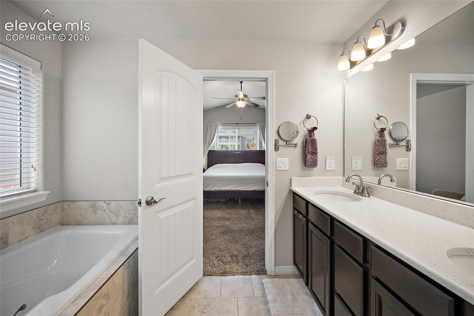Listing photo 17 for 12832 Scenic Walk Drive