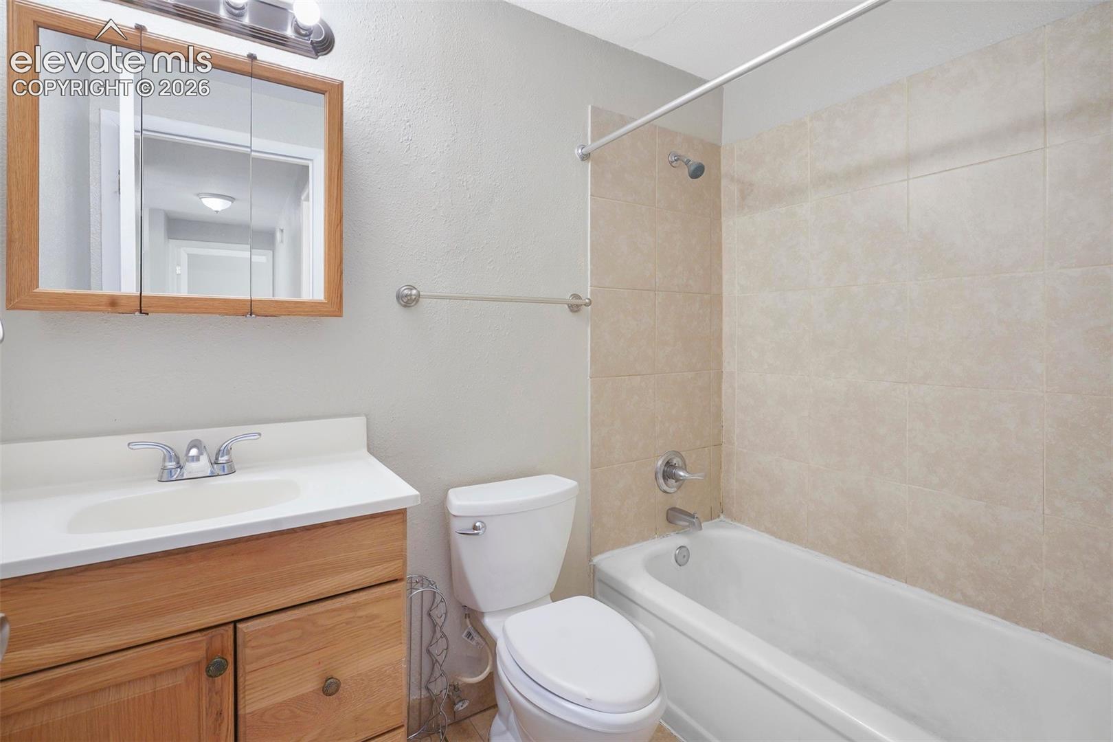 Listing photo 11 for 1025 Magnolia Street
