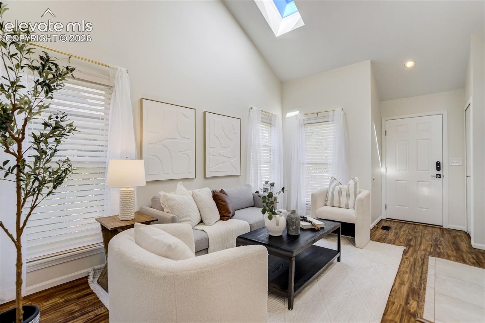 8295 Candon Drive, photo 2