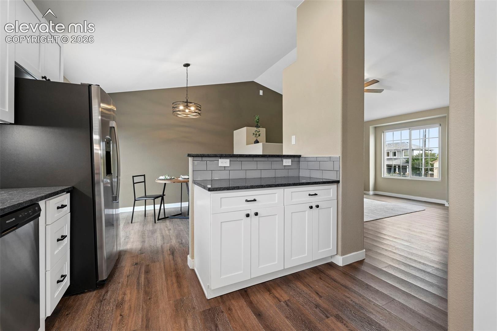 Listing photo 5 for 1276 Livingston Avenue