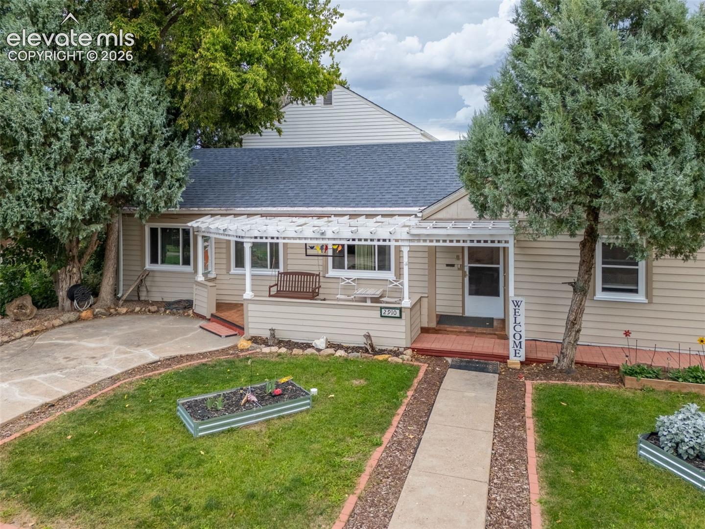 Listing photo 2 for 2910 8th Avenue