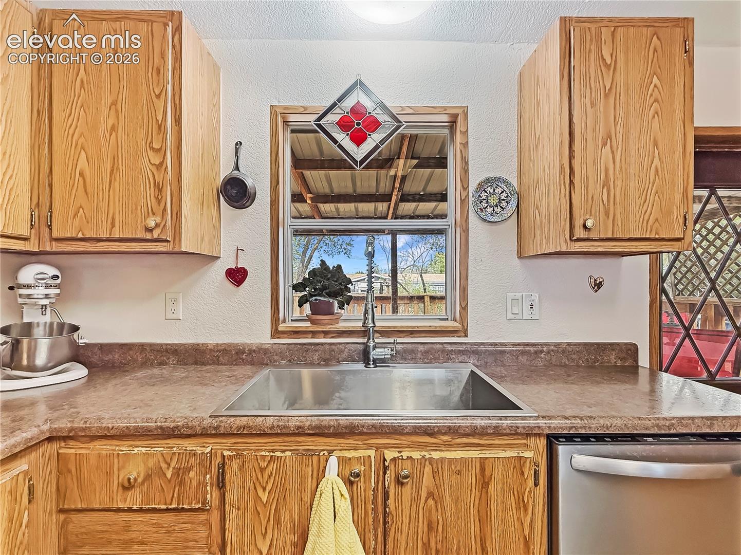 Listing photo 11 for 2620 Lowell Avenue