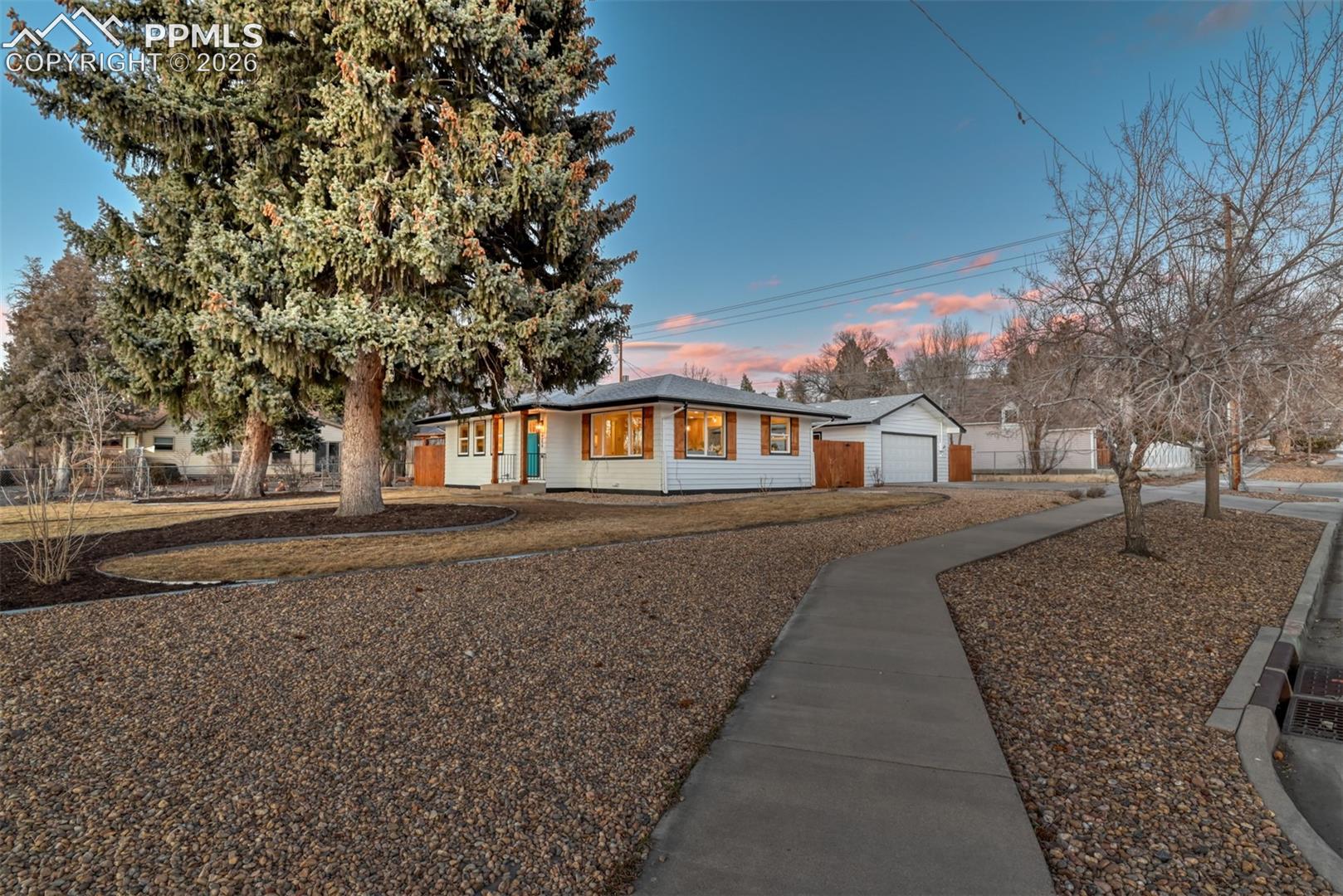 Listing photo 7 for 404 Front Street