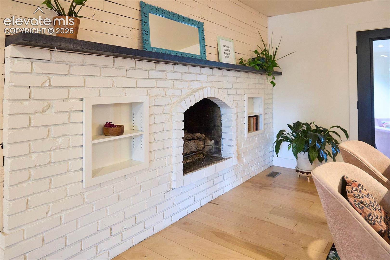 Listing photo 8 for 6827 Rosewood Drive