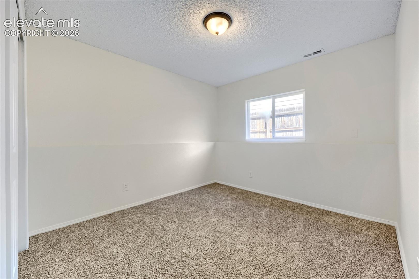 Listing photo 25 for 858 Marshall Drive