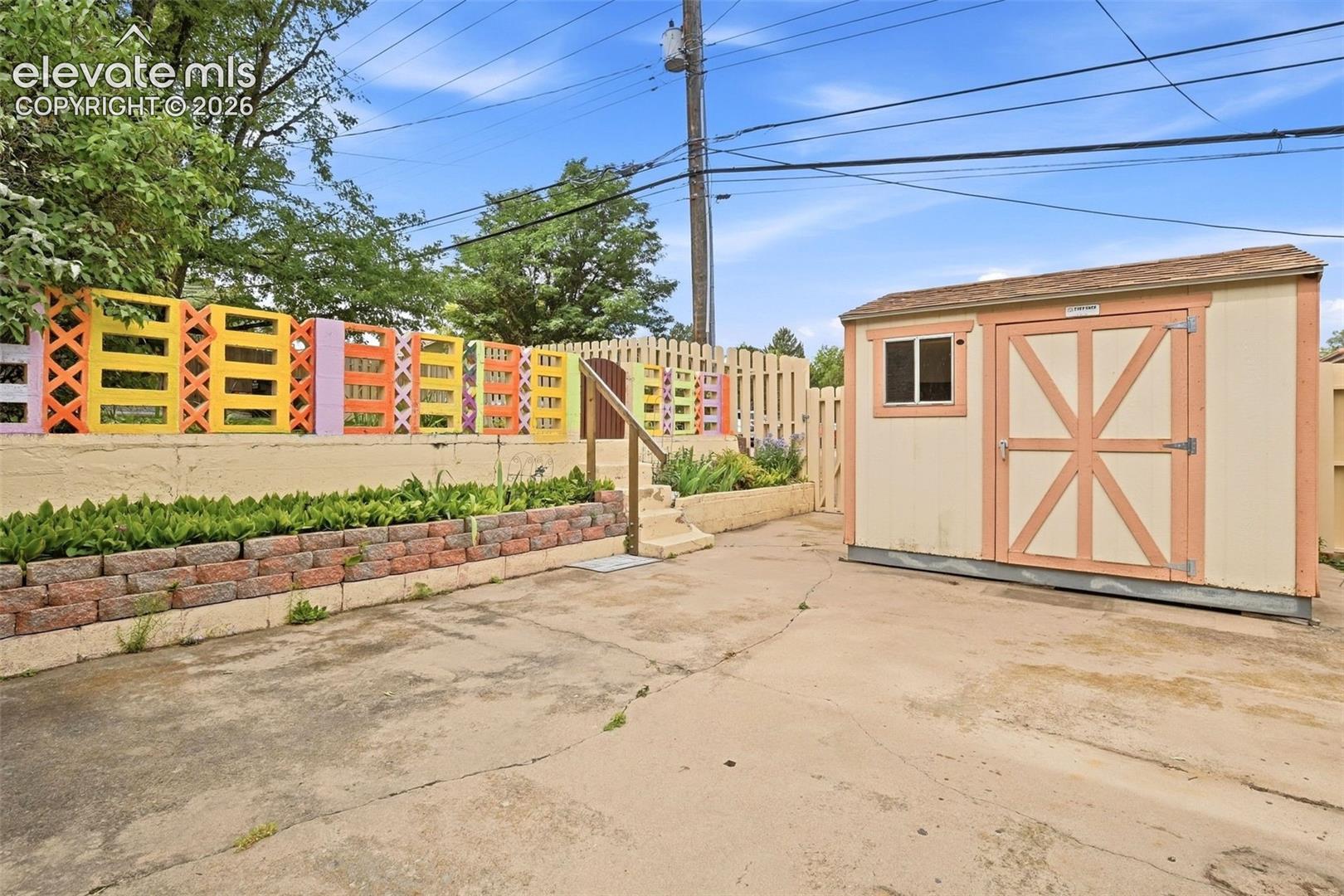 Listing photo 36 for 1442 Bellaire Drive
