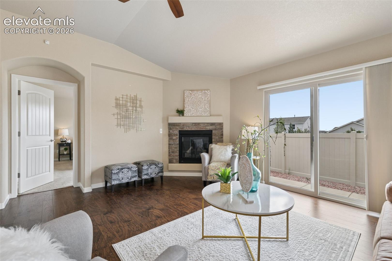 Listing photo 4 for 8042 Potentilla Grove