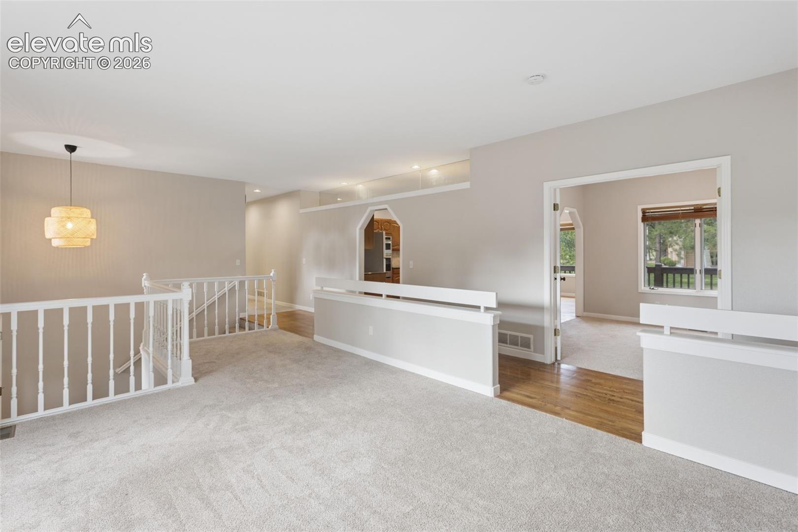 Listing photo 6 for 19975 Doewood Drive