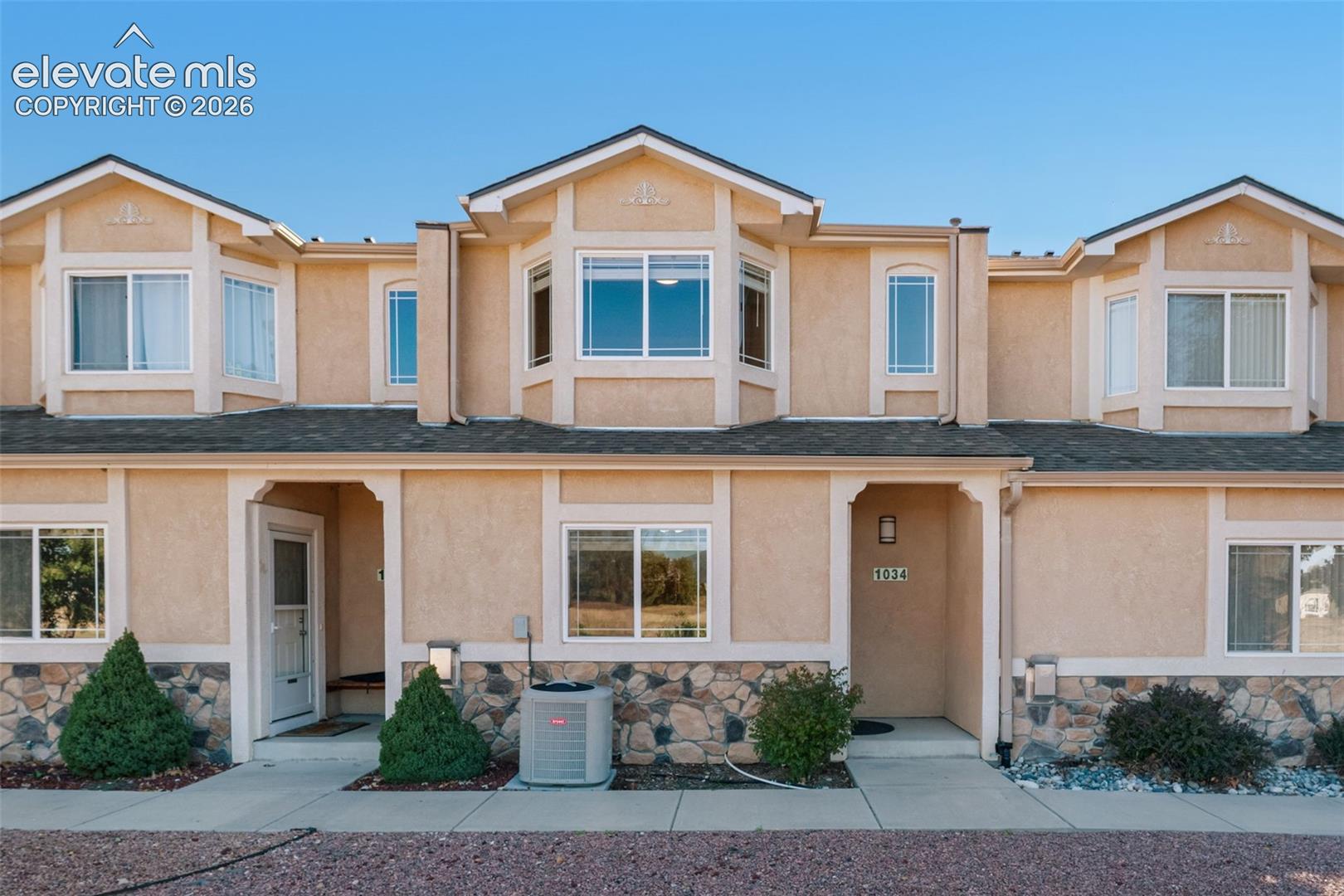 Listing photo 4 for 1034 Fountain Mesa Drive