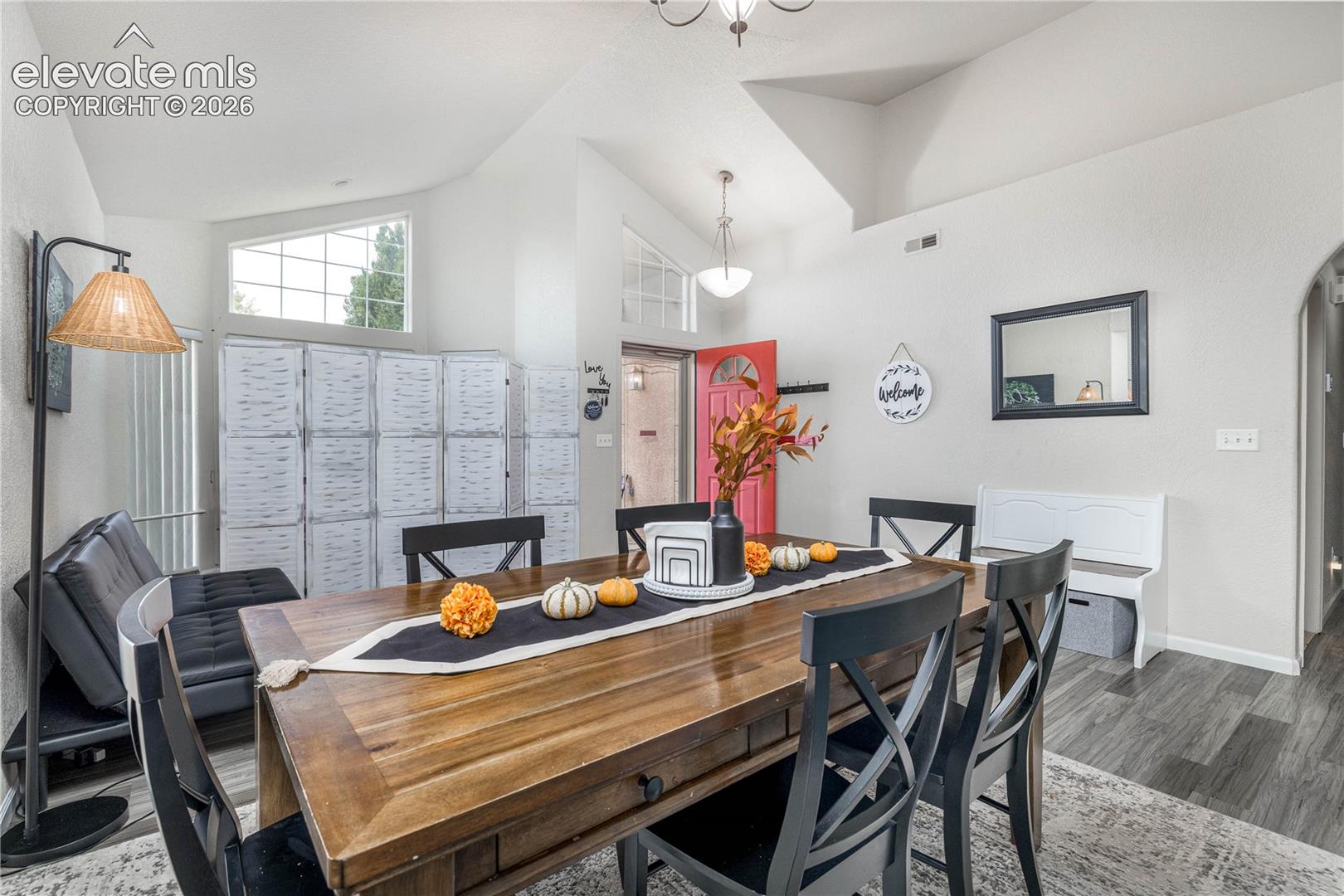 Listing photo 16 for 938 Cedarcrest Drive