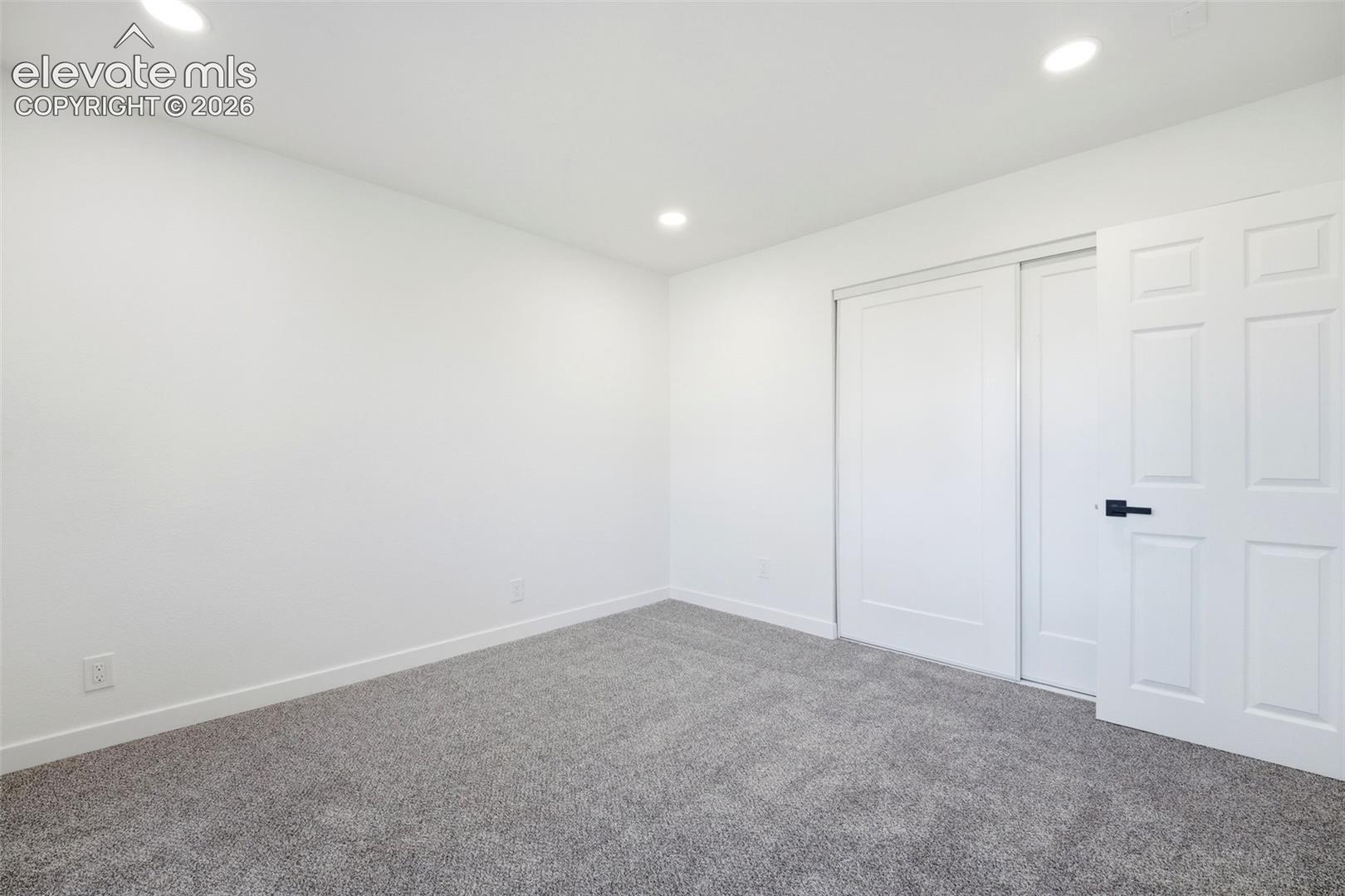 Listing photo 20 for 1361 S Tonalea Drive