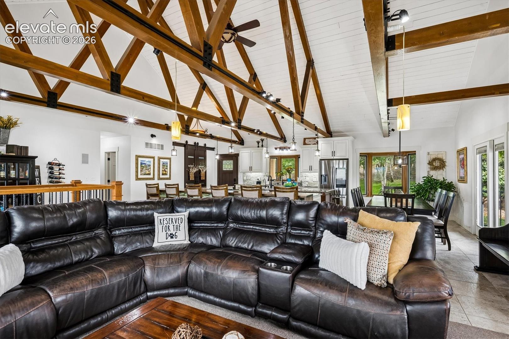 Listing photo 12 for 2464 W Wolfensberger Road
