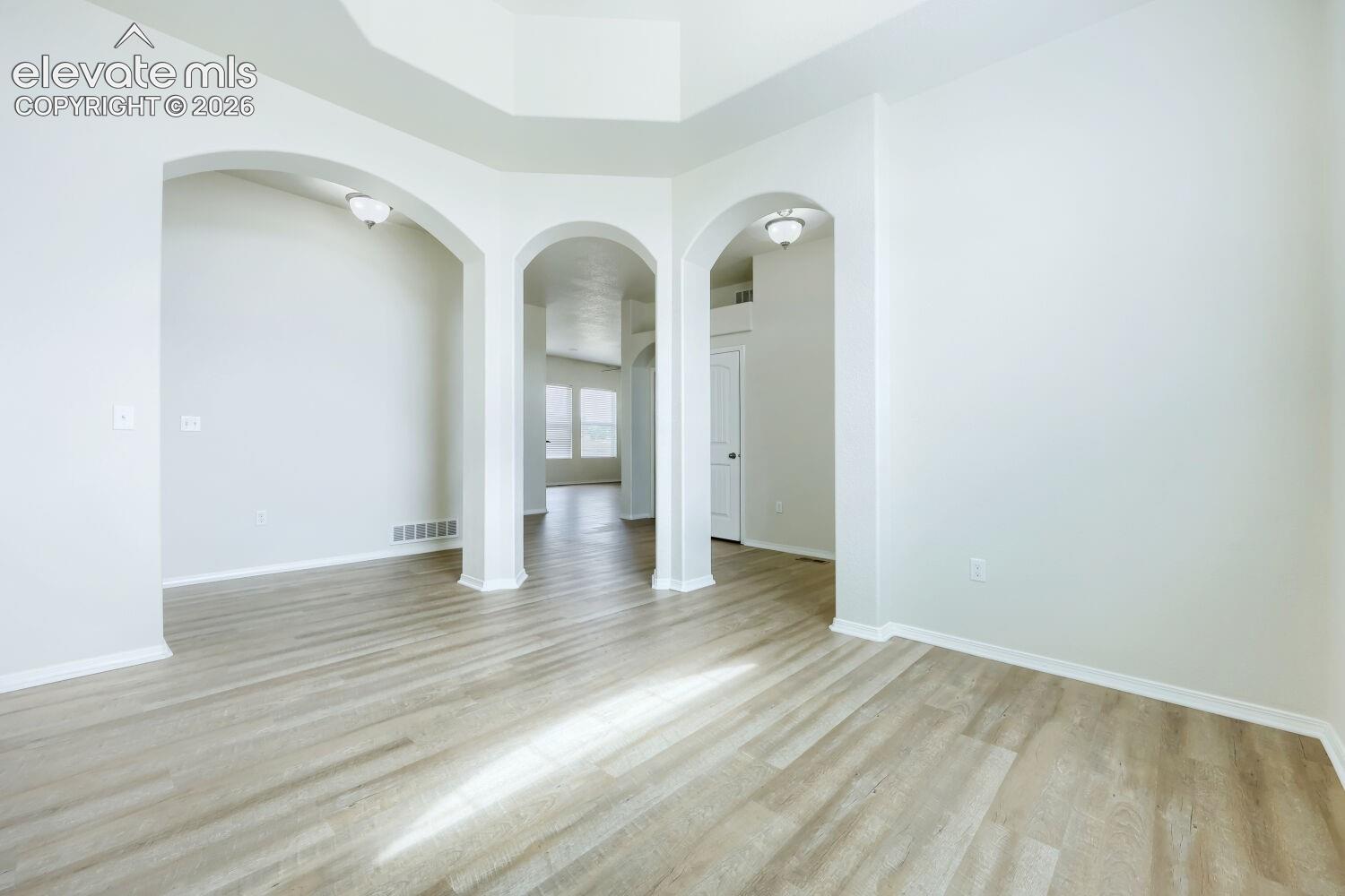Listing photo 11 for 10967 Klondike Drive