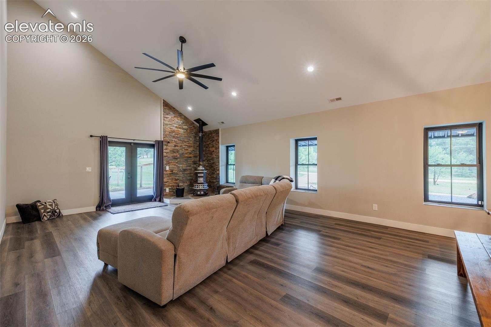 Listing photo 25 for 412 Obsidian Drive