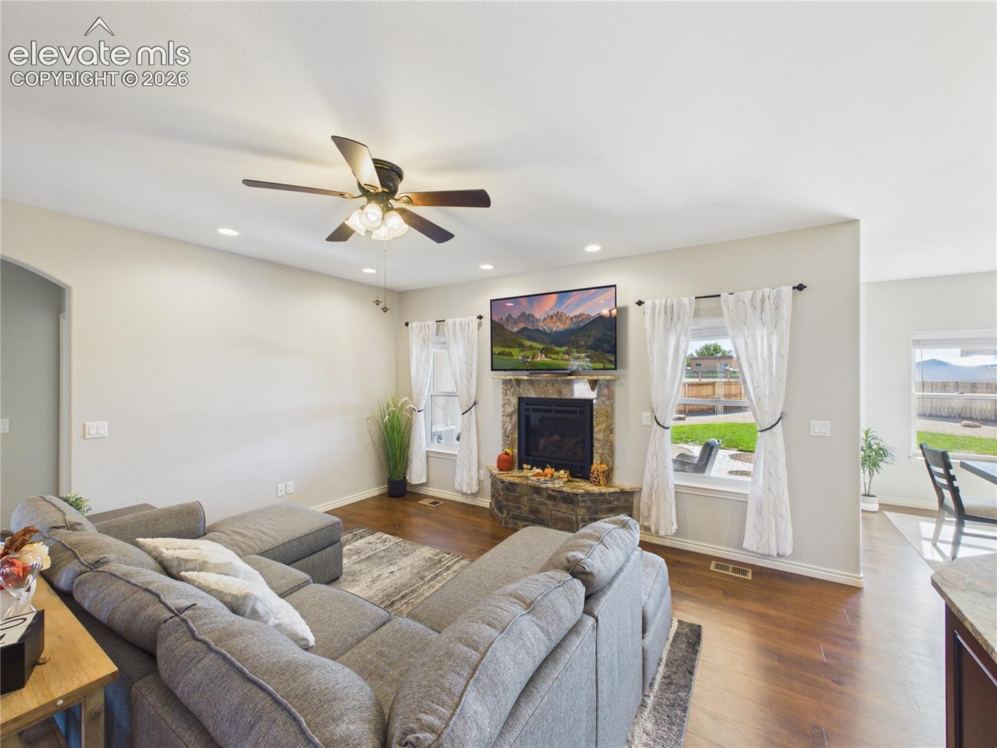 Listing photo 8 for 58 S Villa Del Sol Court