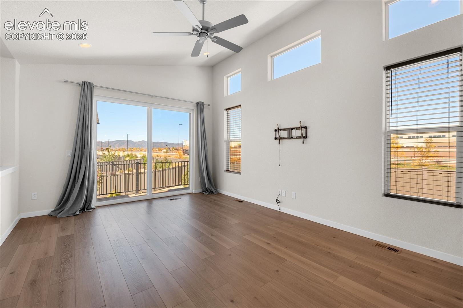 Listing photo 8 for 6872 Lily Mountain Lane