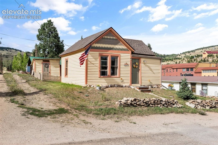 331 E Golden Avenue — listing photo