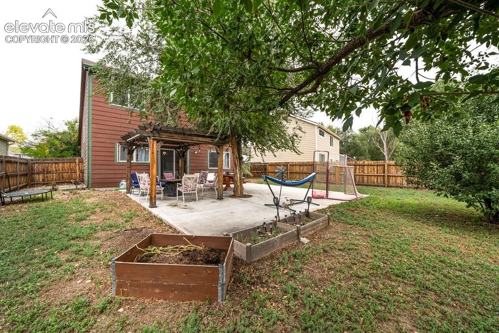 Listing photo 40 for 818 Hayloft Lane