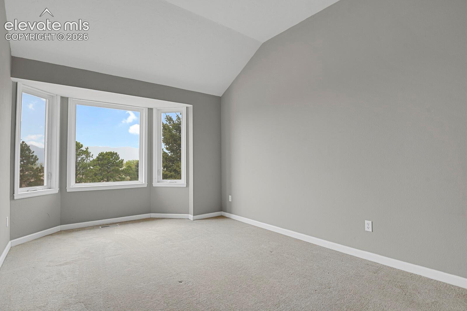 Listing photo 18 for 916 W Caribou Drive