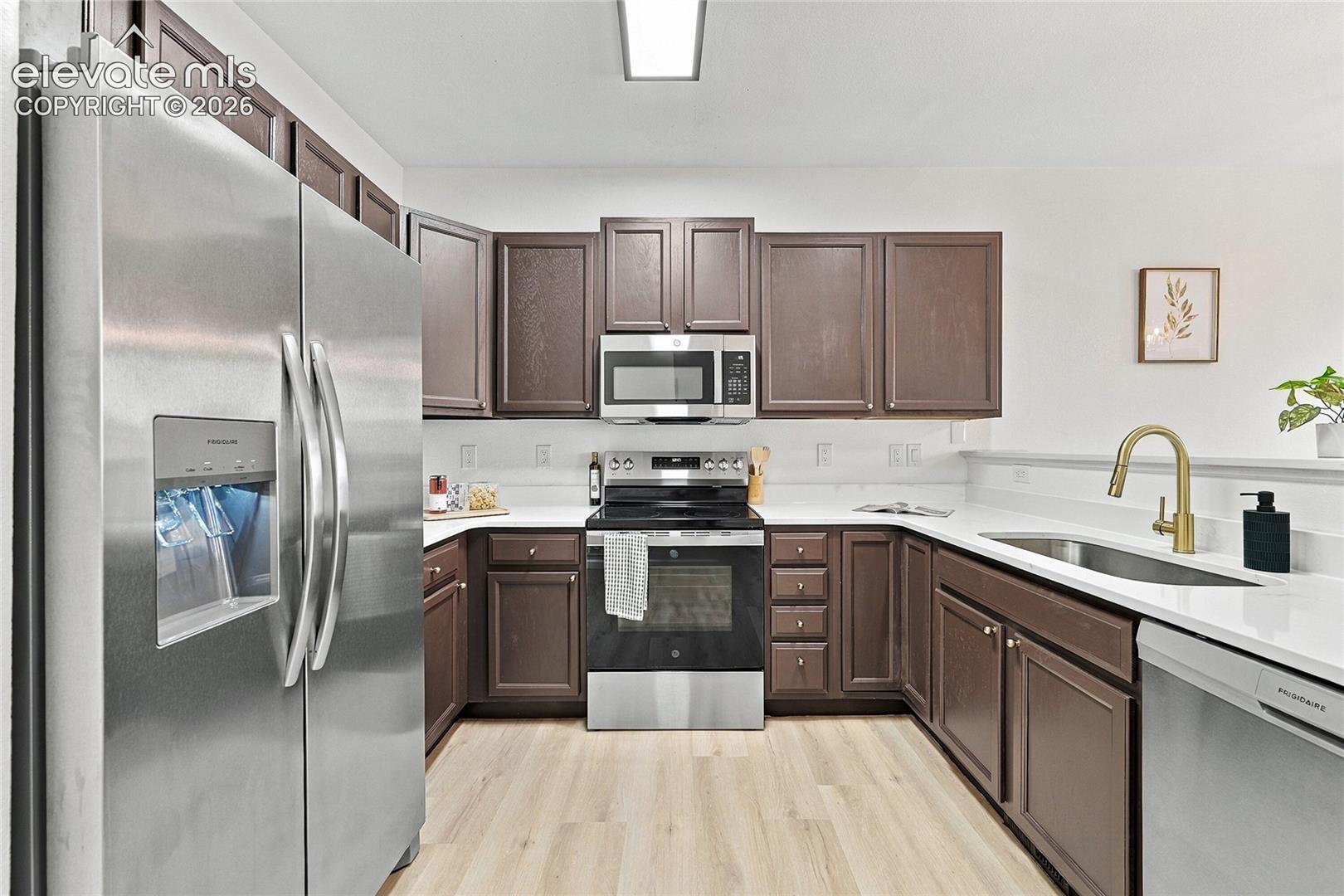 Listing photo 2 for 1921 Flintshire Street
