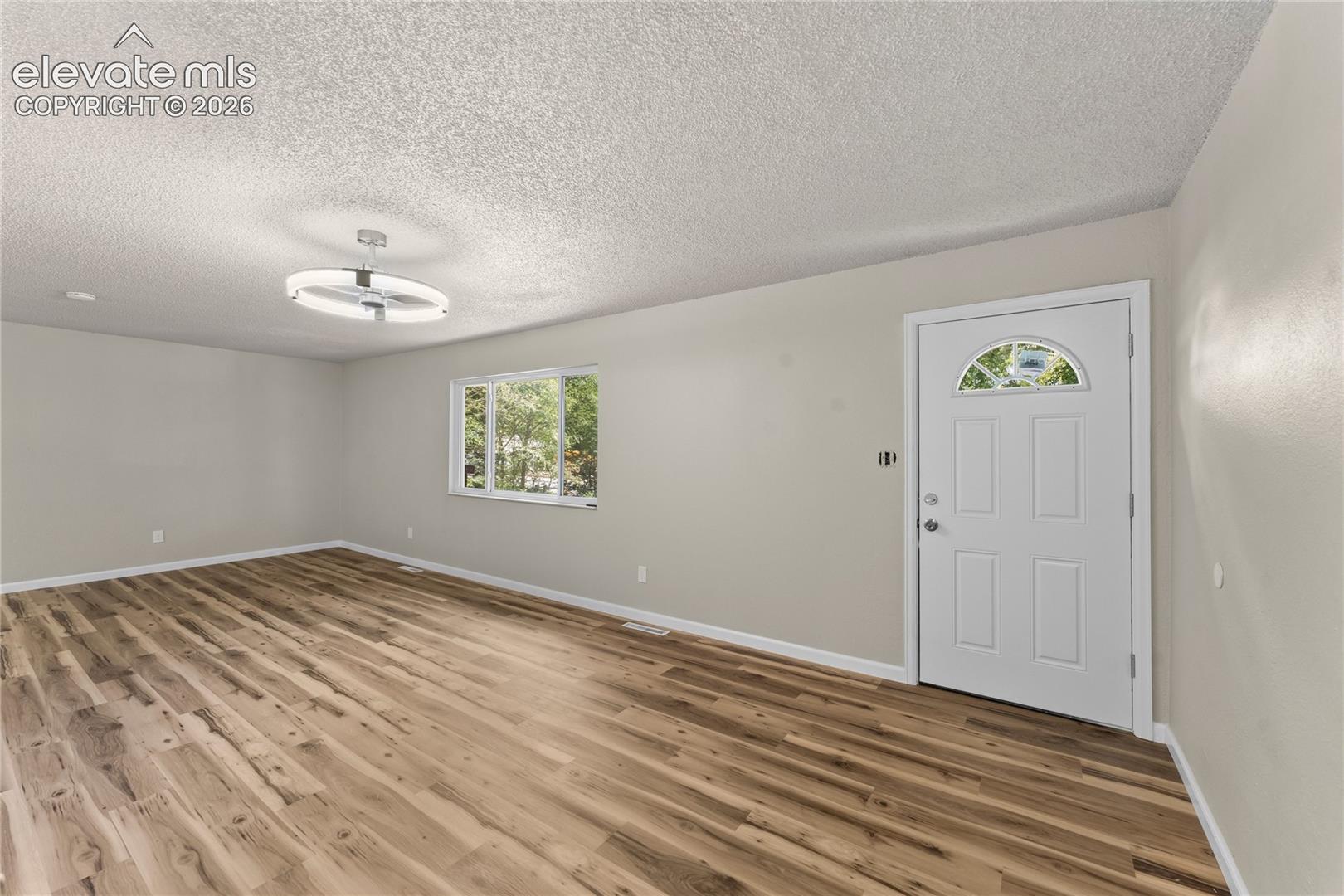 Listing photo 3 for 1214 Burnham Street