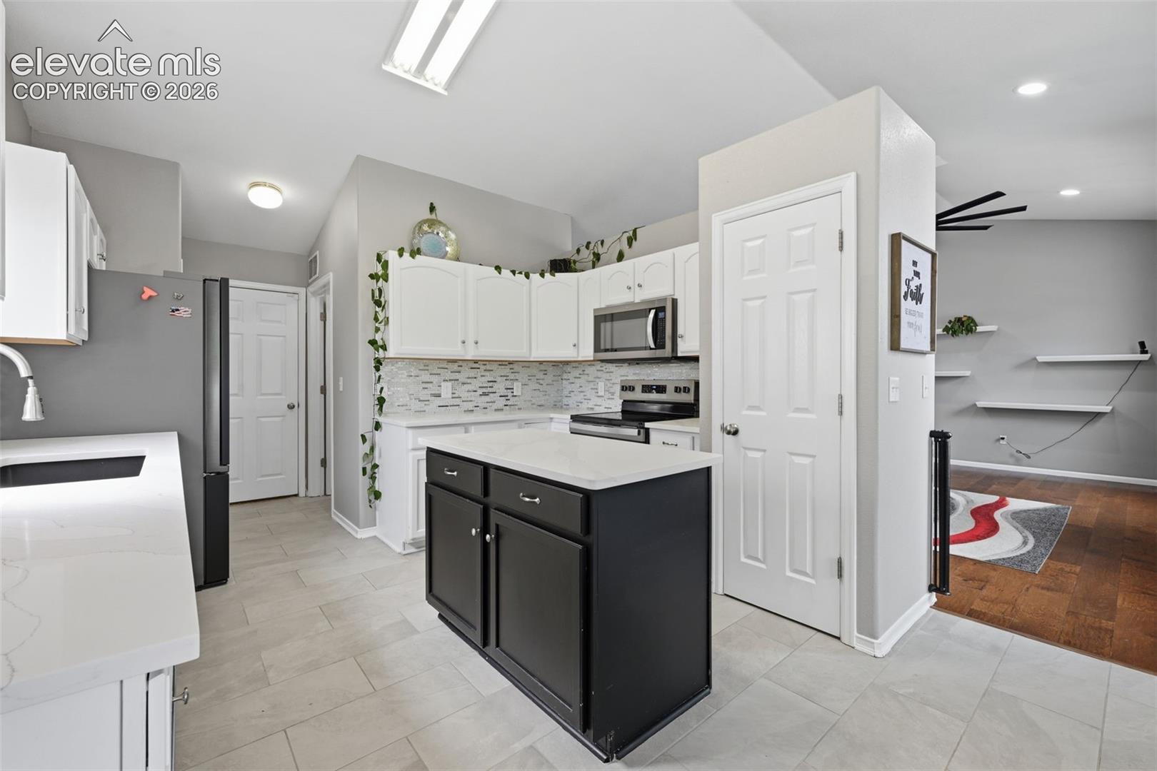Listing photo 11 for 8929 Celebrity Court