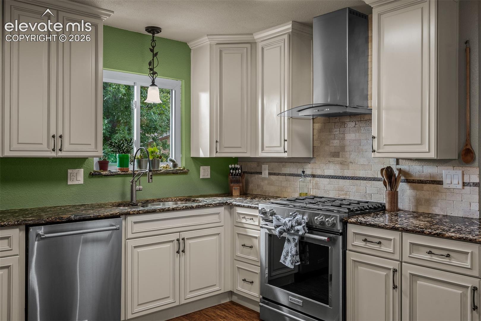 Listing photo 10 for 5119 Constitution Avenue