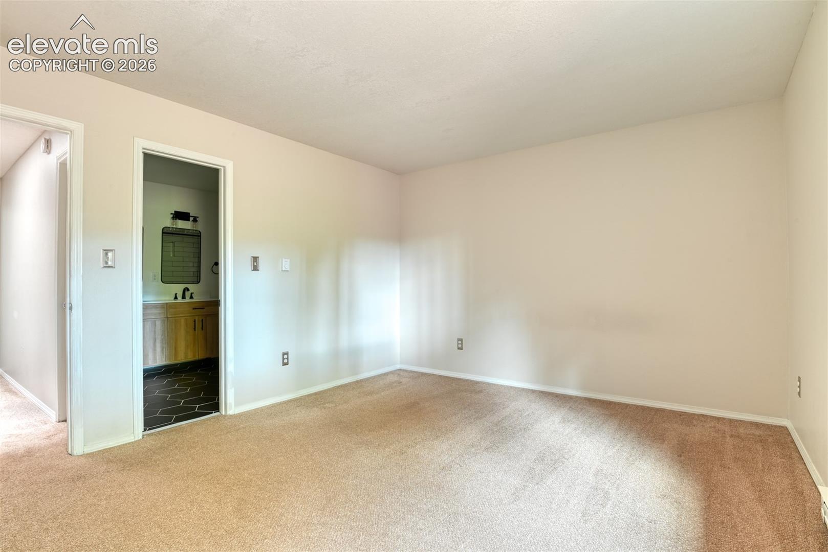 Listing photo 32 for 590 Manor Court B