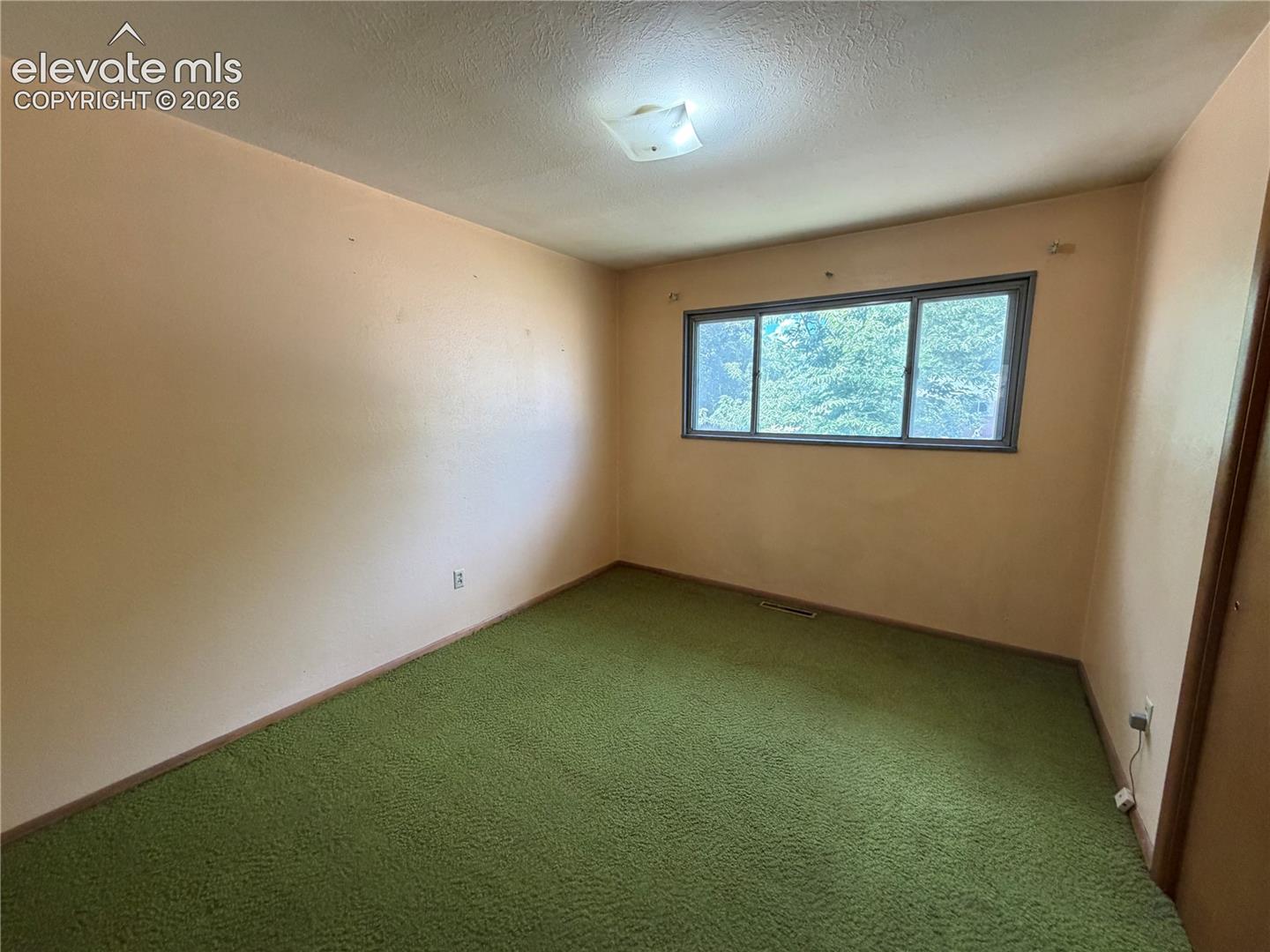 Listing photo 14 for 2239 Drakestone Drive