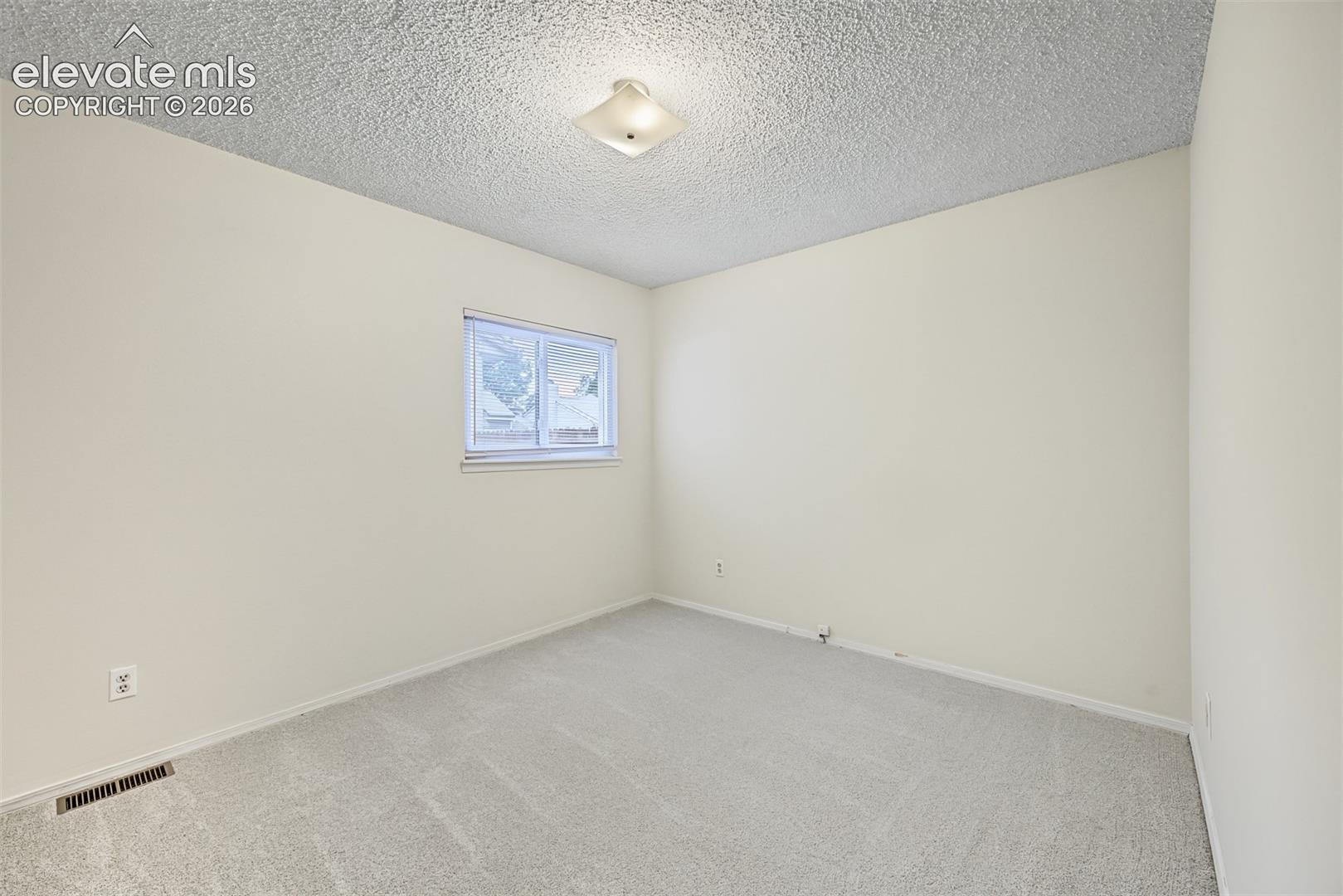 Listing photo 15 for 8430 Sassafras Drive
