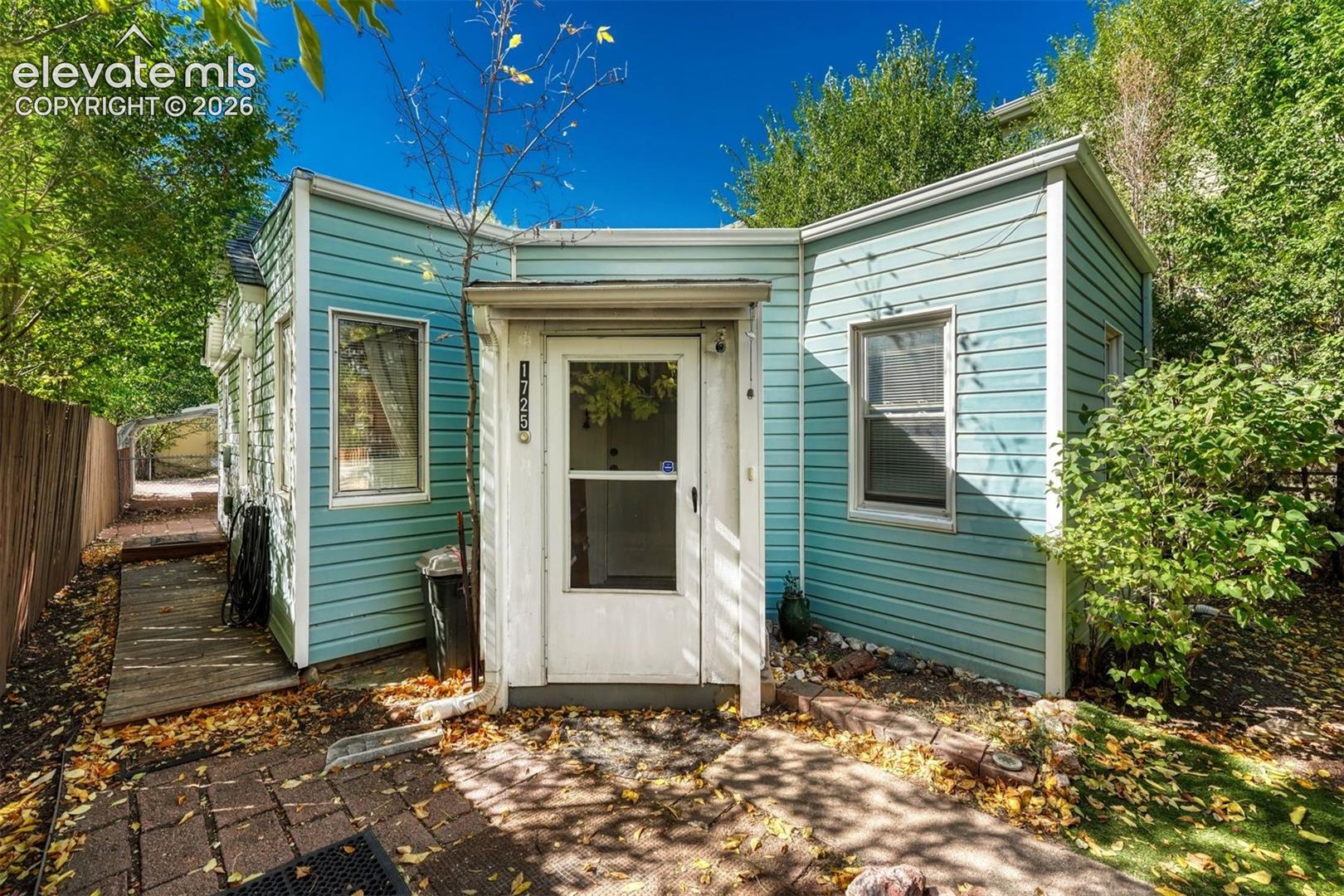 Listing photo 19 for 1725 W Cucharras Street