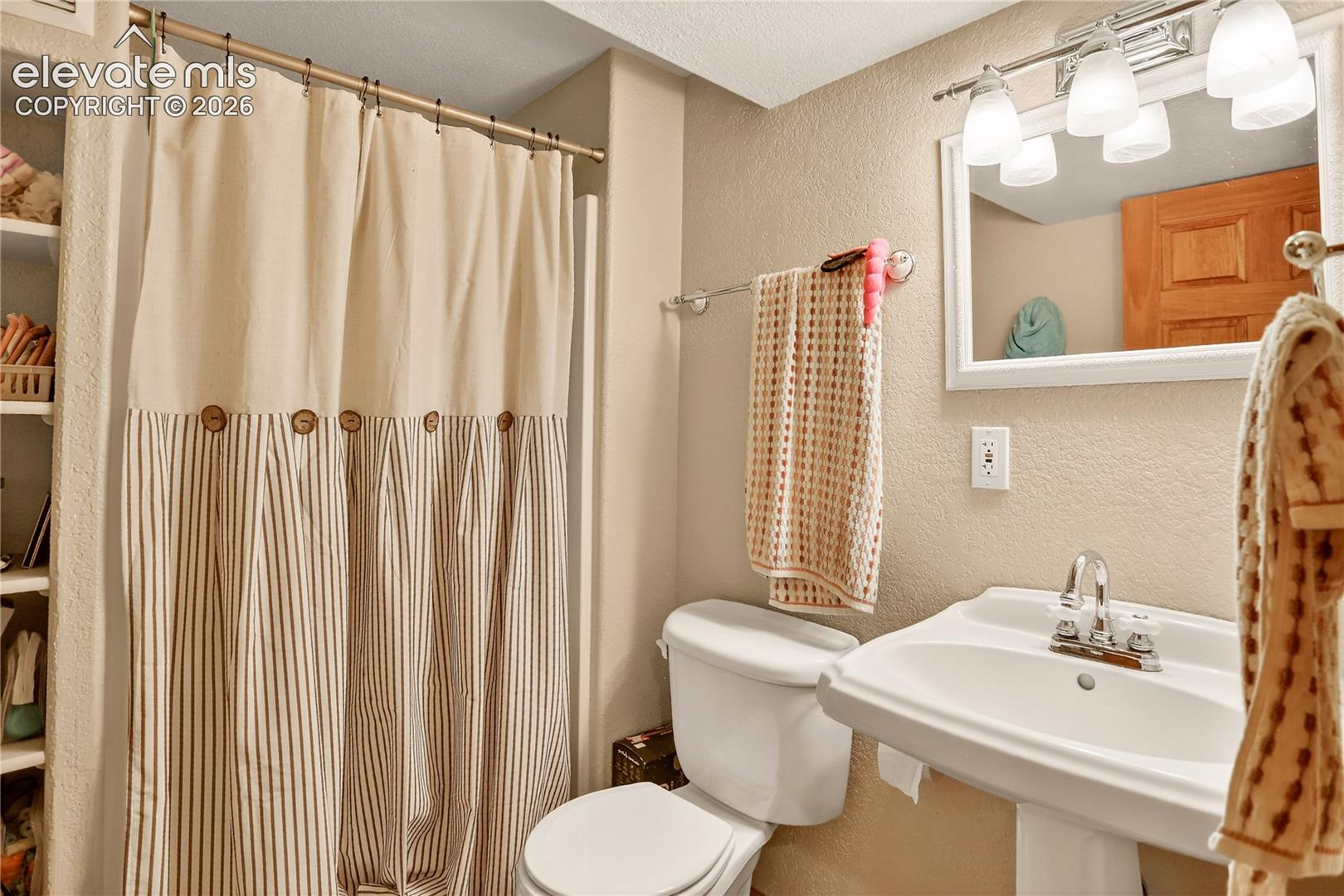 Listing photo 18 for 920 N Grey Eagle Circle
