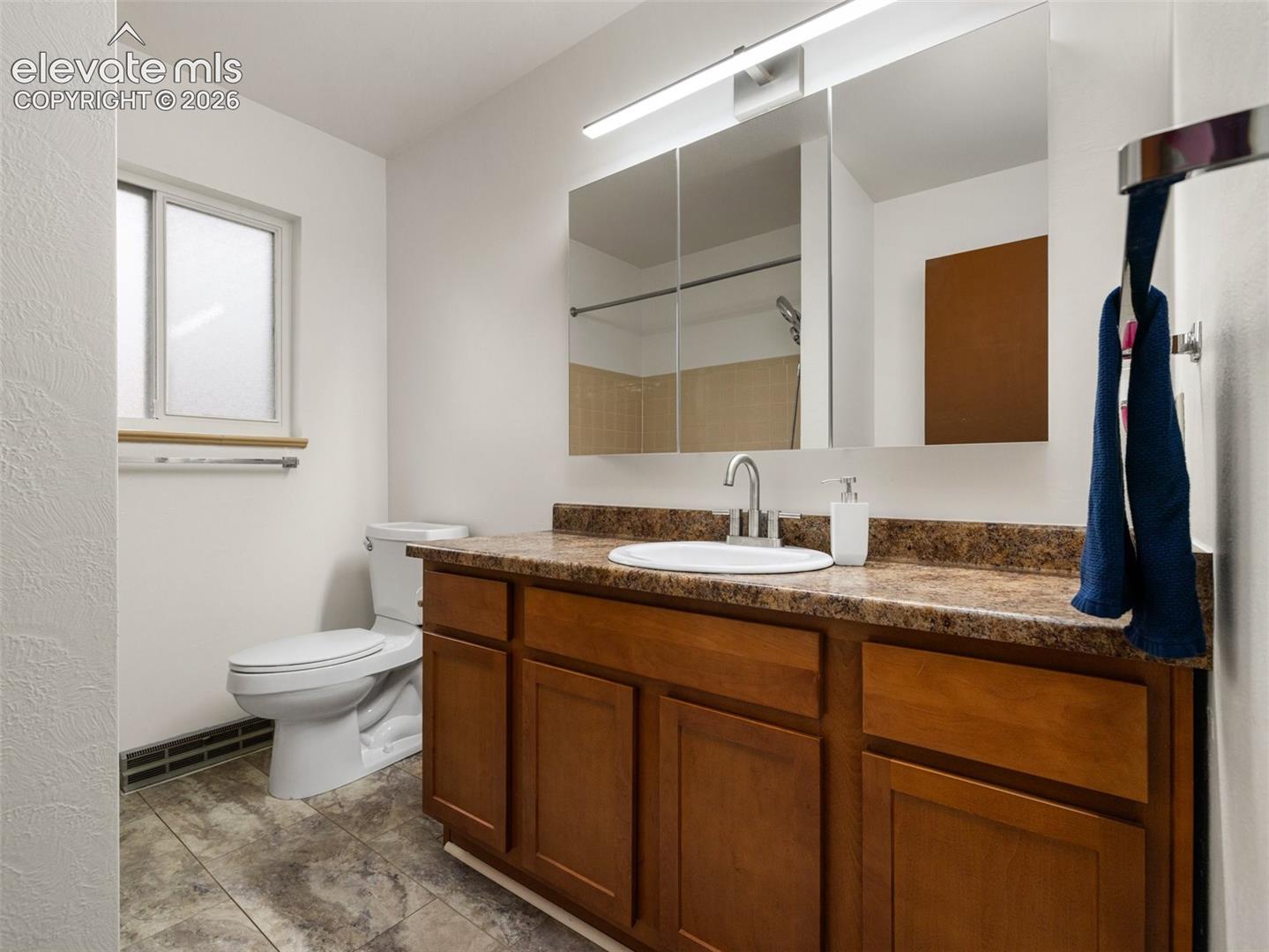 Listing photo 18 for 321 W Adams Avenue