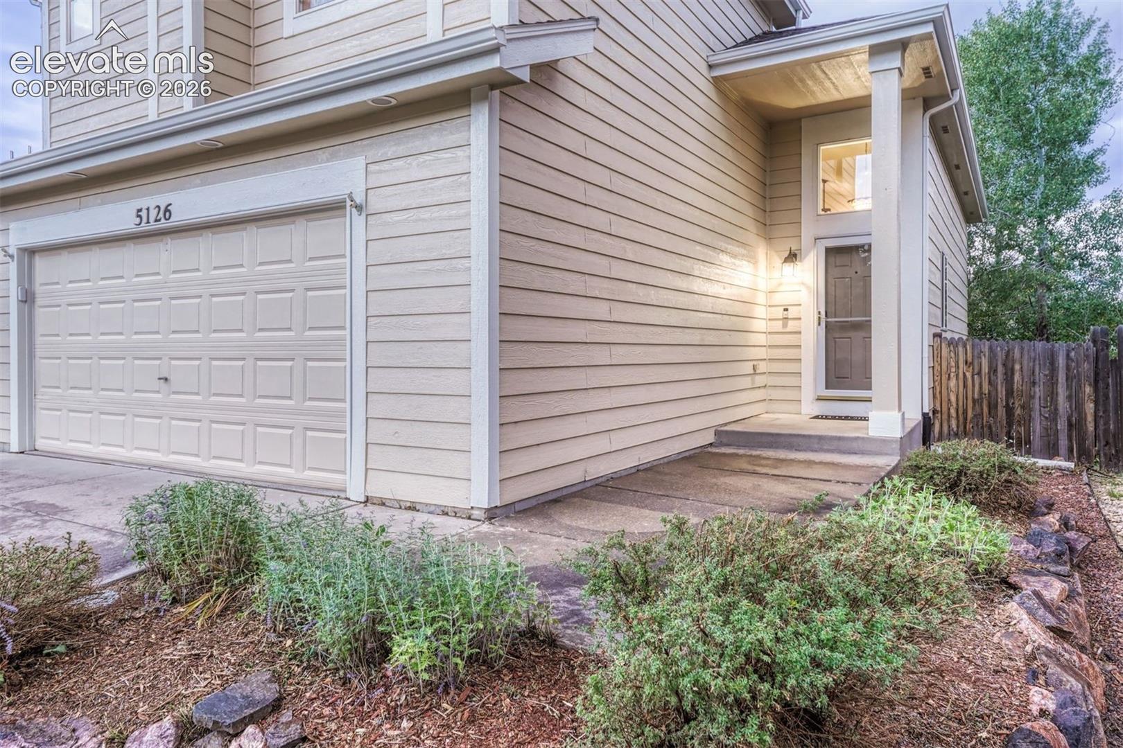 Listing photo 7 for 5126 Stone Fence Drive
