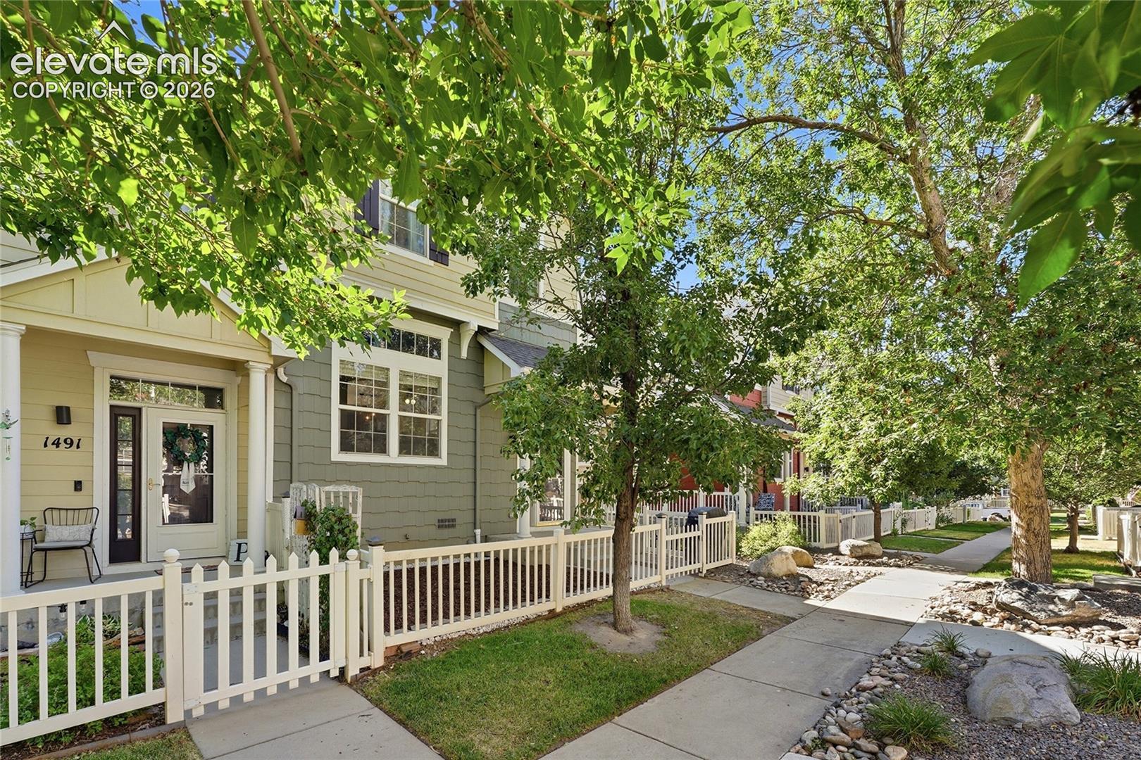 Listing photo 2 for 1489 Red Peak Drive