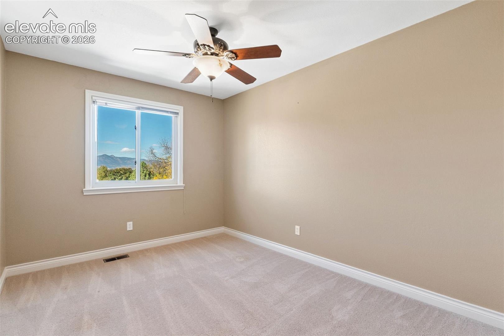 Listing photo 32 for 3071 Banjo Drive