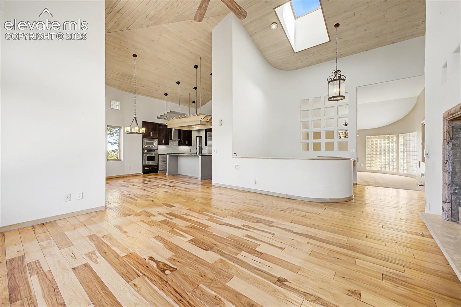 Listing photo 11 for 935 Castle Ridge Road