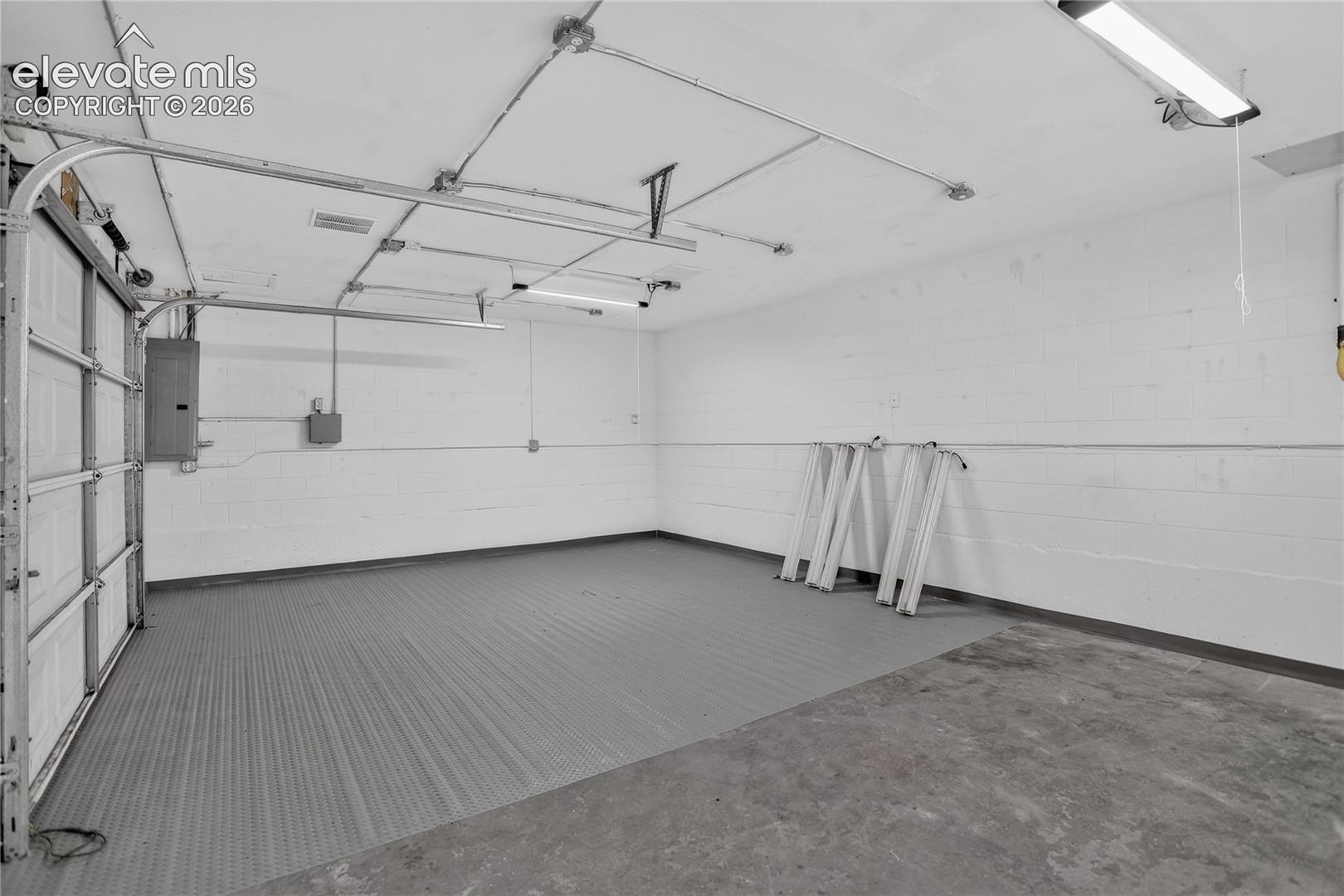 Listing photo 10 for 2382-B E Boulder Street