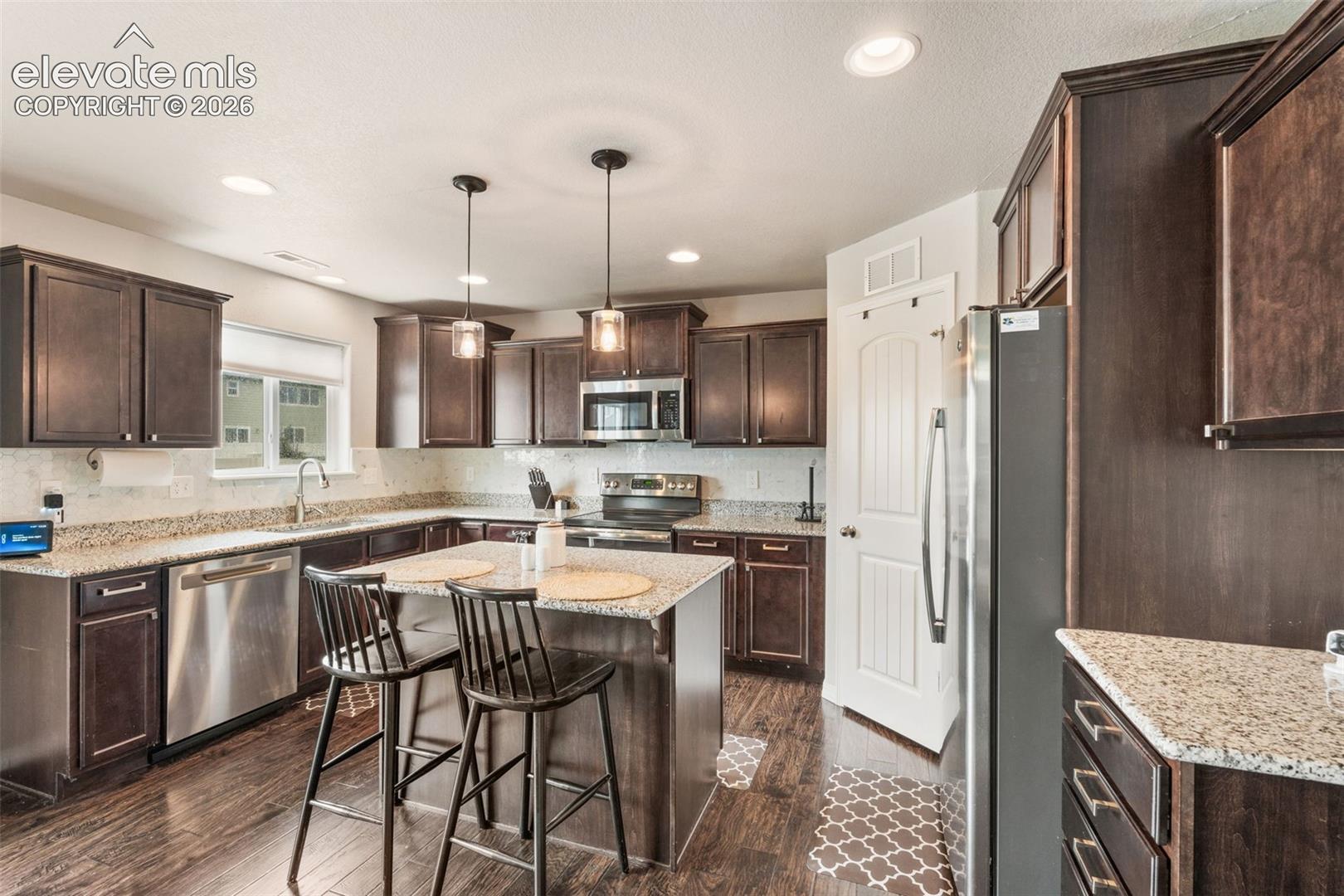 Listing photo 16 for 7478 Benecia Drive